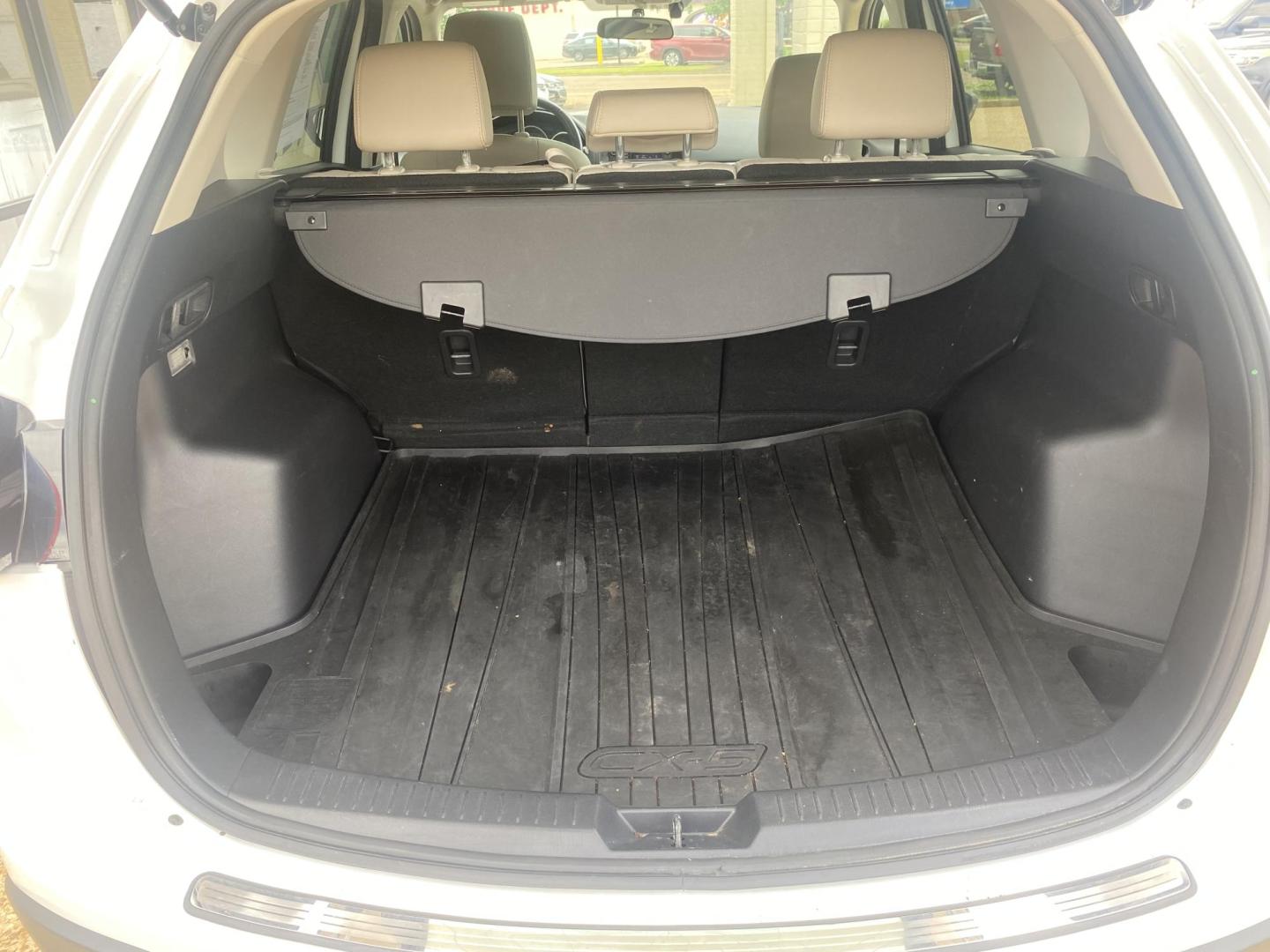 2014 WHITE MAZDA CX-5 GRAND TOURING (JM3KE2DY6E0) , located at 922 W. Beacon St., Philadelphia, MS, 39350, (601) 650-3675, 32.770447, -89.127151 - Photo#16