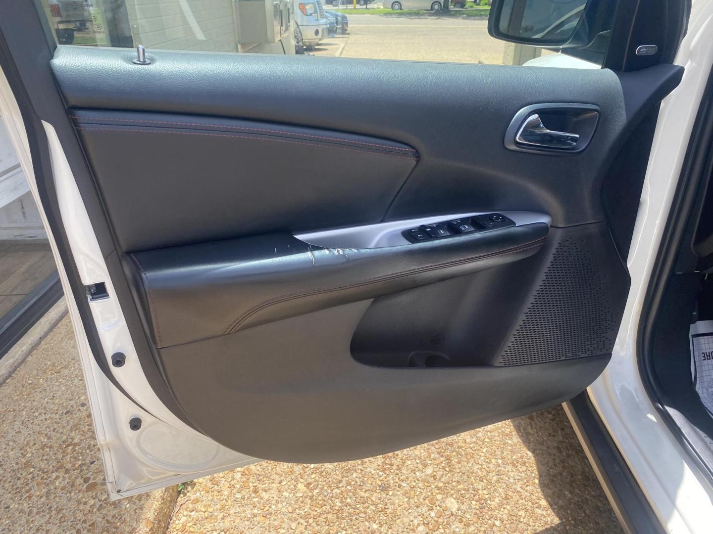 2018 WHITE DODGE JOURNEY GT (3C4PDCEGXJT) , located at 922 W. Beacon St., Philadelphia, MS, 39350, (601) 650-3675, 32.770447, -89.127151 - Photo#8