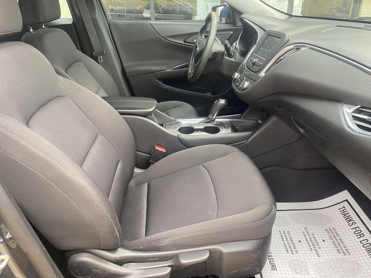 2018 GRAY CHEVROLET MALIBU LT (2FL) (1G1ZD5ST7JF) , located at 922 W. Beacon St., Philadelphia, MS, 39350, (601) 650-3675, 32.770447, -89.127151 - Photo#10