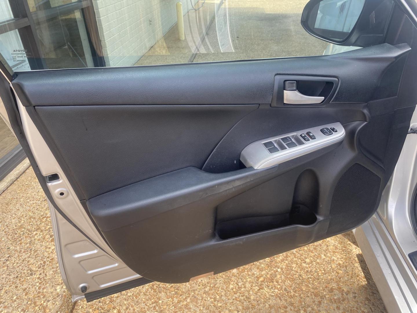 2014 SILVER TOYOTA CAMRY SE; LE; XLE; L (4T1BF1FK6EU) , located at 922 W. Beacon St., Philadelphia, MS, 39350, (601) 650-3675, 32.770447, -89.127151 - Photo#7