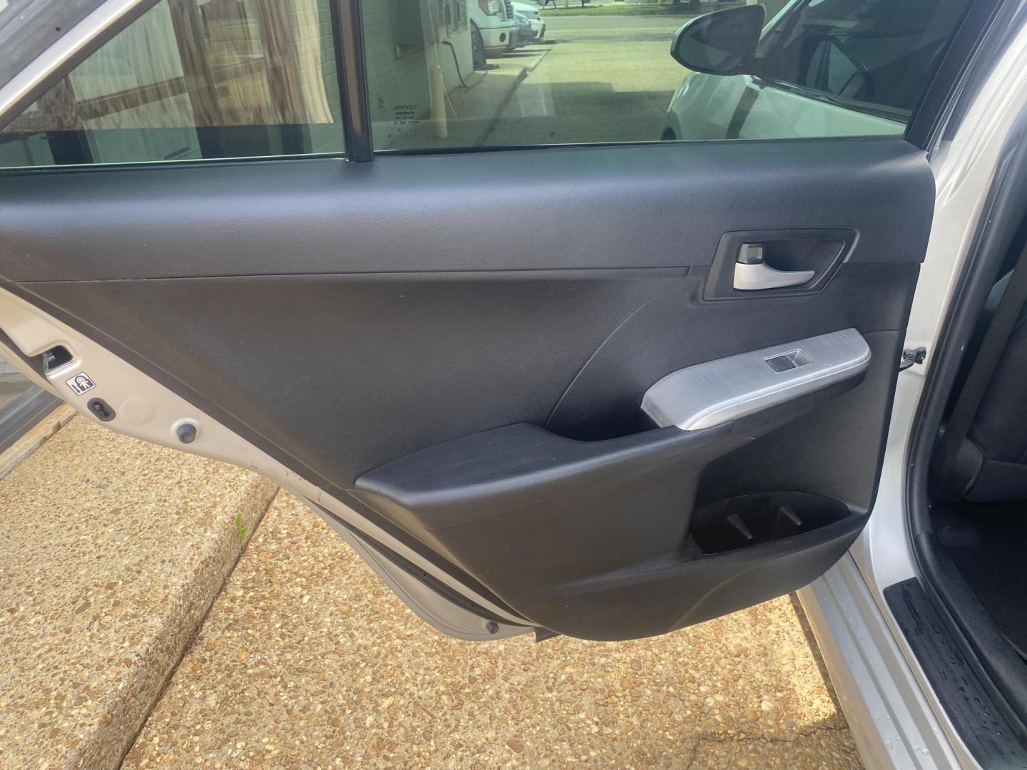 2014 SILVER TOYOTA CAMRY SE; LE; XLE; L (4T1BF1FK6EU) , located at 922 W. Beacon St., Philadelphia, MS, 39350, (601) 650-3675, 32.770447, -89.127151 - Photo#11