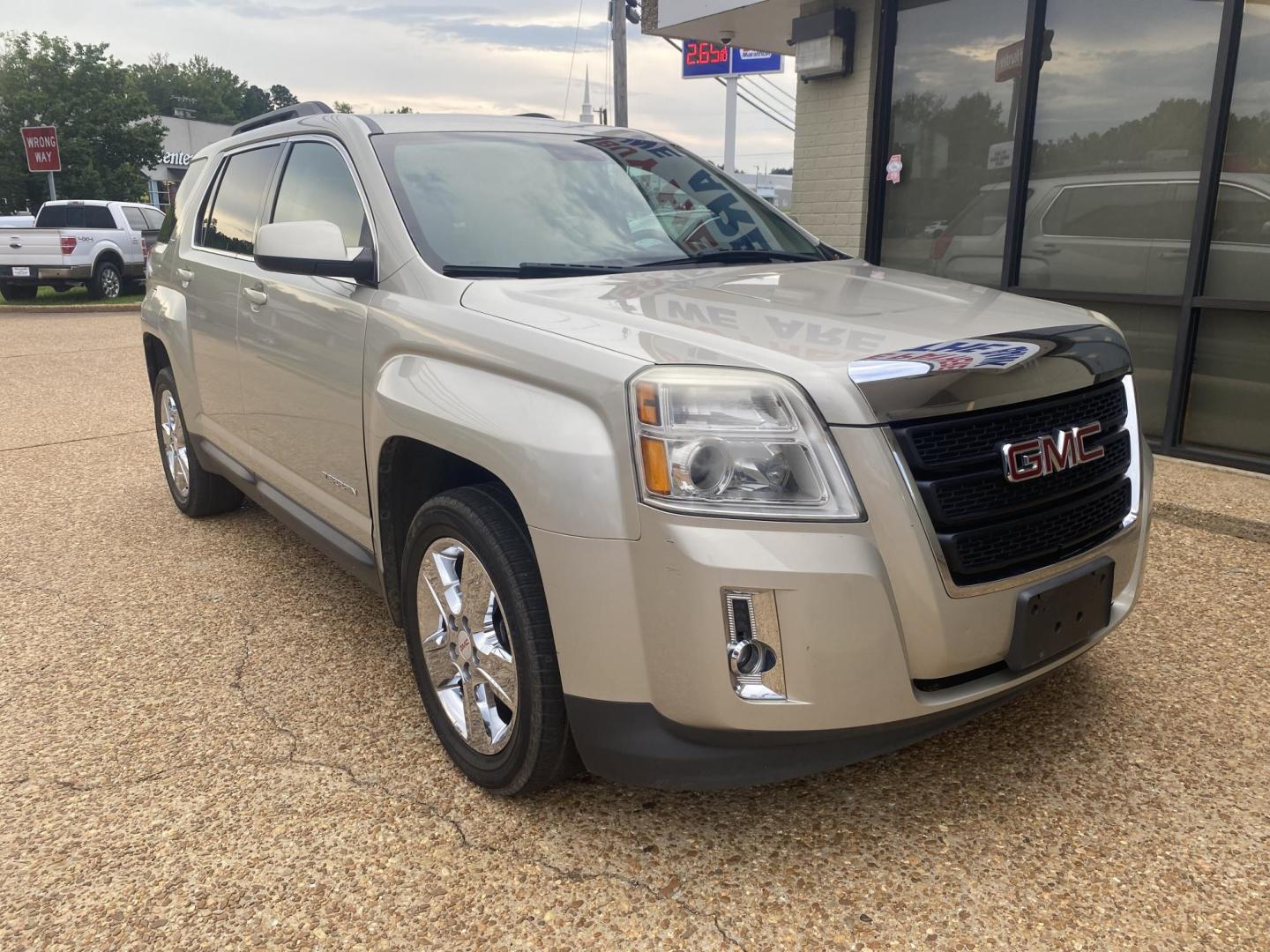 2015 TAN GMC TERRAIN SLT1 (2GKALSEK5F6) , located at 922 W. Beacon St., Philadelphia, MS, 39350, (601) 650-3675, 32.770447, -89.127151 - Photo#0