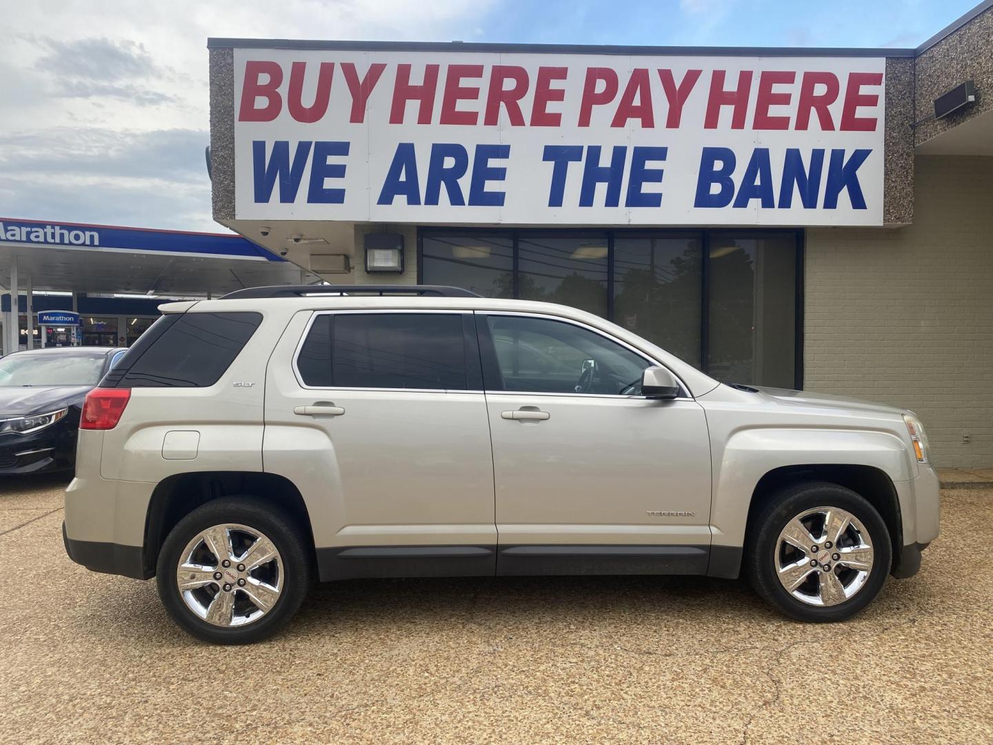 2015 TAN GMC TERRAIN SLT1 (2GKALSEK5F6) , located at 922 W. Beacon St., Philadelphia, MS, 39350, (601) 650-3675, 32.770447, -89.127151 - Photo#6