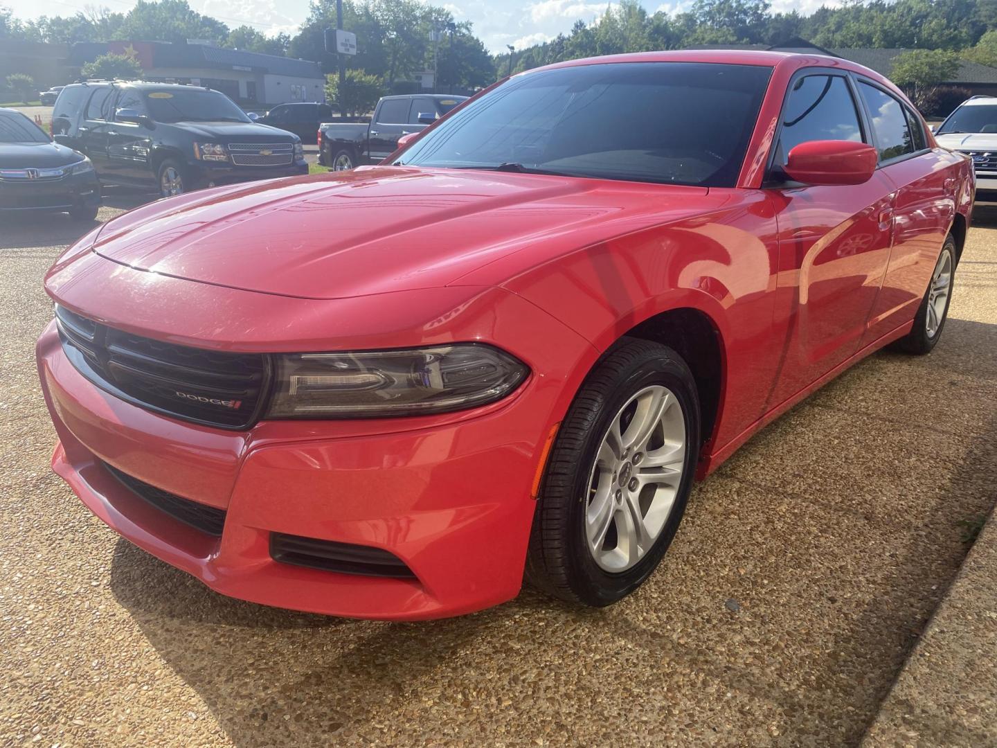 2018 RED DODGE CHARGER SXT (2C3CDXBG1JH) , located at 922 W. Beacon St., Philadelphia, MS, 39350, (601) 650-3675, 32.770447, -89.127151 - Photo#2