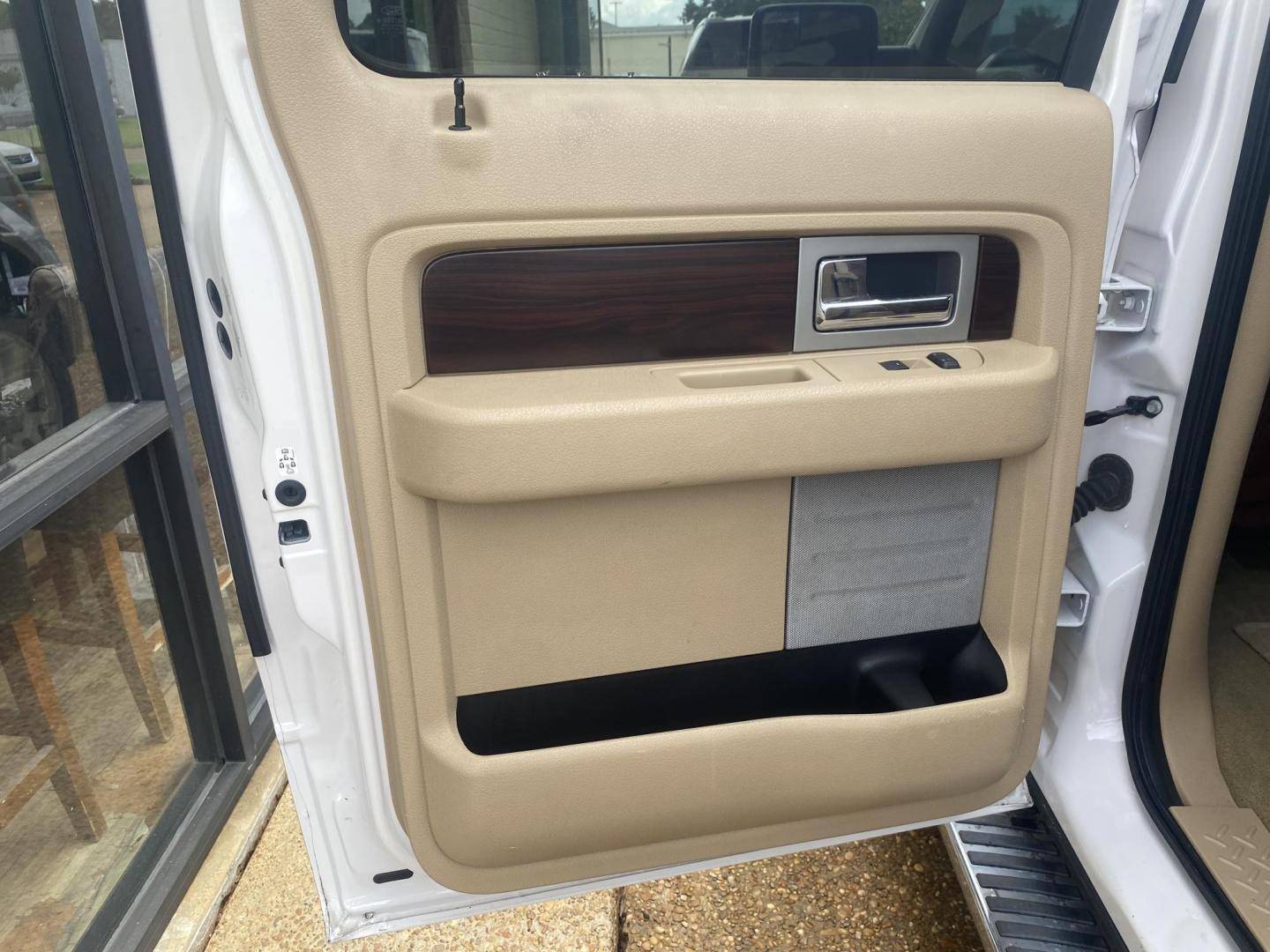 2012 WHITE FORD F-150 KING RANCH (1FTFW1ET9CK) , located at 922 W. Beacon St., Philadelphia, MS, 39350, (601) 650-3675, 32.770447, -89.127151 - Photo#12
