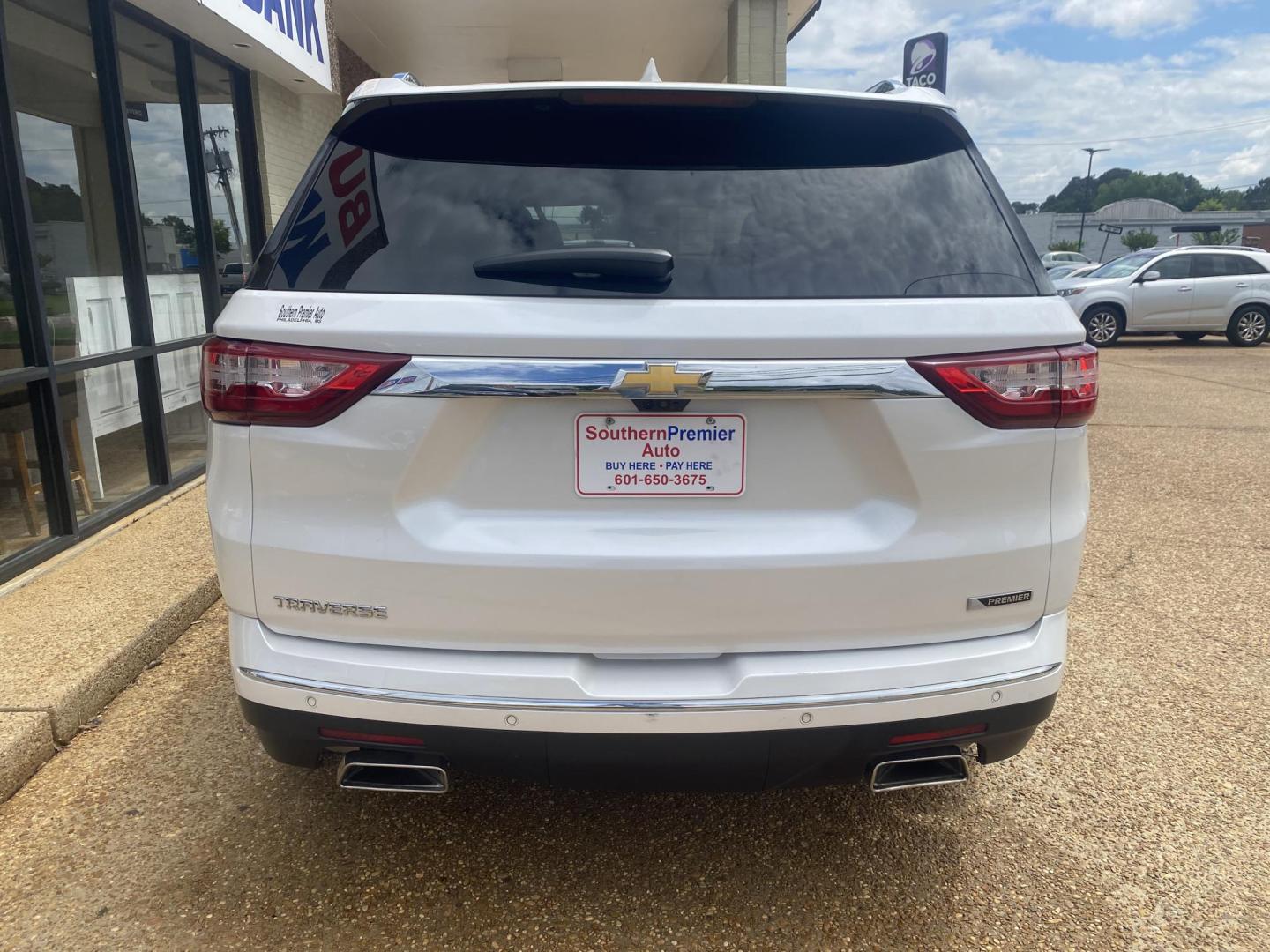 2018 WHITE CHEVROLET TRAVERSE PREMIER (1GNERKKW1JJ) , located at 922 W. Beacon St., Philadelphia, MS, 39350, (601) 650-3675, 32.770447, -89.127151 - Photo#4