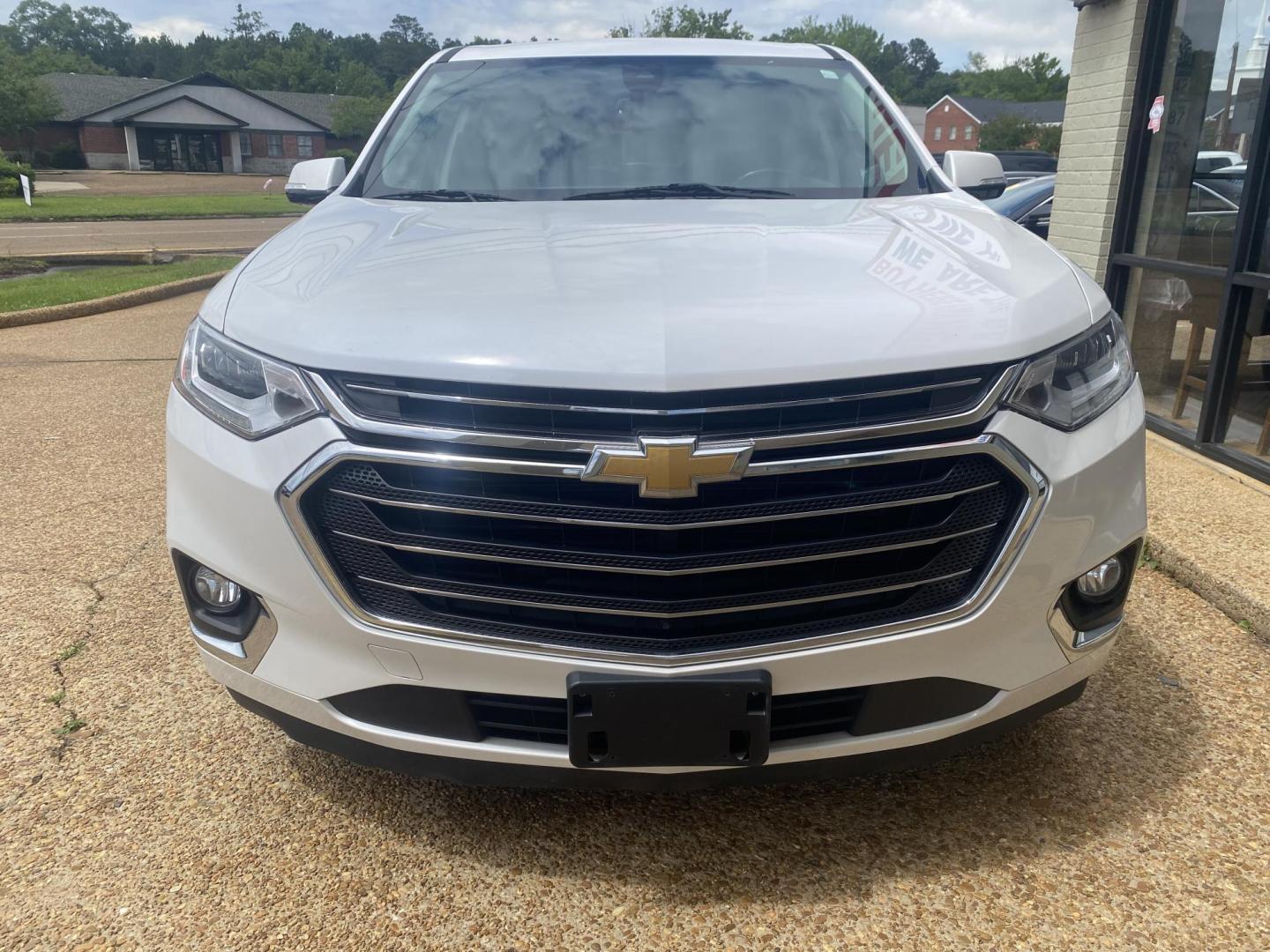 2018 WHITE CHEVROLET TRAVERSE PREMIER (1GNERKKW1JJ) , located at 922 W. Beacon St., Philadelphia, MS, 39350, (601) 650-3675, 32.770447, -89.127151 - Photo#1