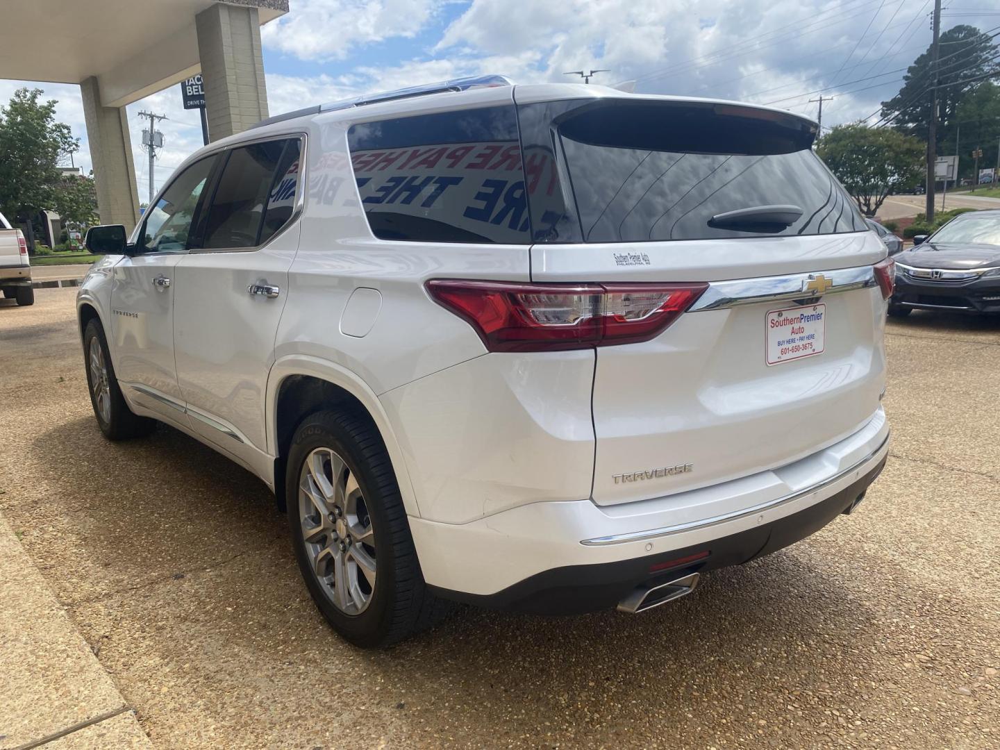 2018 WHITE CHEVROLET TRAVERSE PREMIER (1GNERKKW1JJ) , located at 922 W. Beacon St., Philadelphia, MS, 39350, (601) 650-3675, 32.770447, -89.127151 - Photo#3