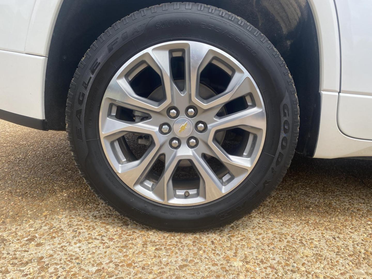 2018 WHITE CHEVROLET TRAVERSE PREMIER (1GNERKKW1JJ) , located at 922 W. Beacon St., Philadelphia, MS, 39350, (601) 650-3675, 32.770447, -89.127151 - Photo#7