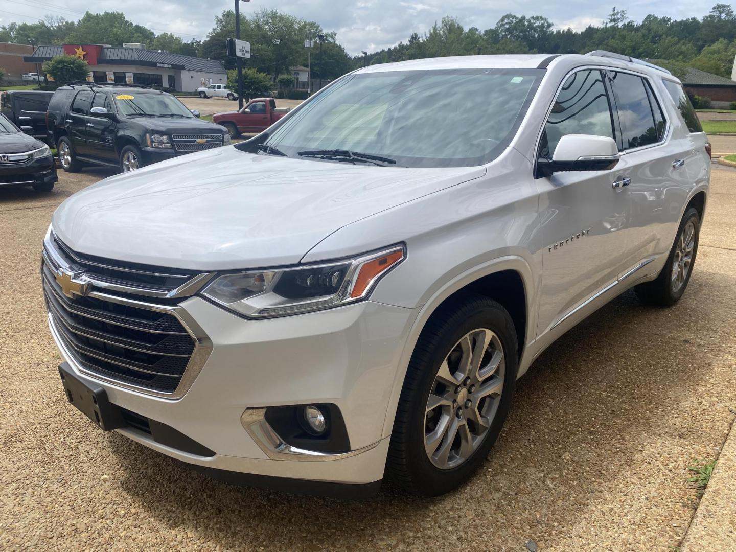 2018 WHITE CHEVROLET TRAVERSE PREMIER (1GNERKKW1JJ) , located at 922 W. Beacon St., Philadelphia, MS, 39350, (601) 650-3675, 32.770447, -89.127151 - Photo#2