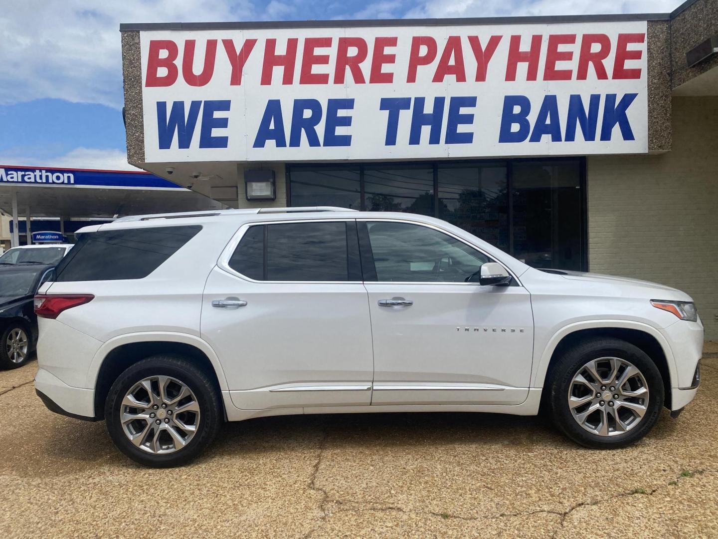 2018 WHITE CHEVROLET TRAVERSE PREMIER (1GNERKKW1JJ) , located at 922 W. Beacon St., Philadelphia, MS, 39350, (601) 650-3675, 32.770447, -89.127151 - Photo#6
