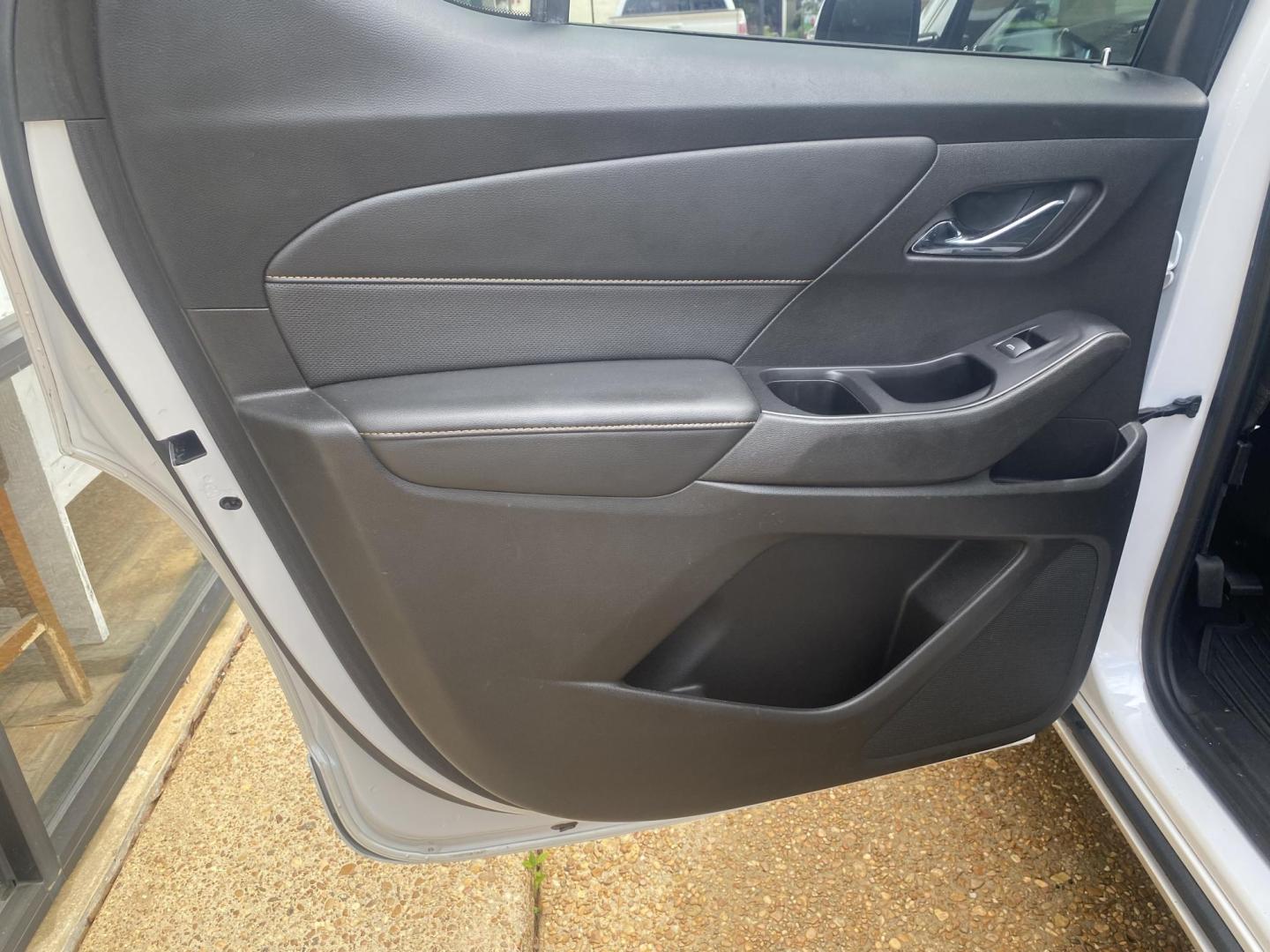 2018 WHITE CHEVROLET TRAVERSE PREMIER (1GNERKKW1JJ) , located at 922 W. Beacon St., Philadelphia, MS, 39350, (601) 650-3675, 32.770447, -89.127151 - Photo#12