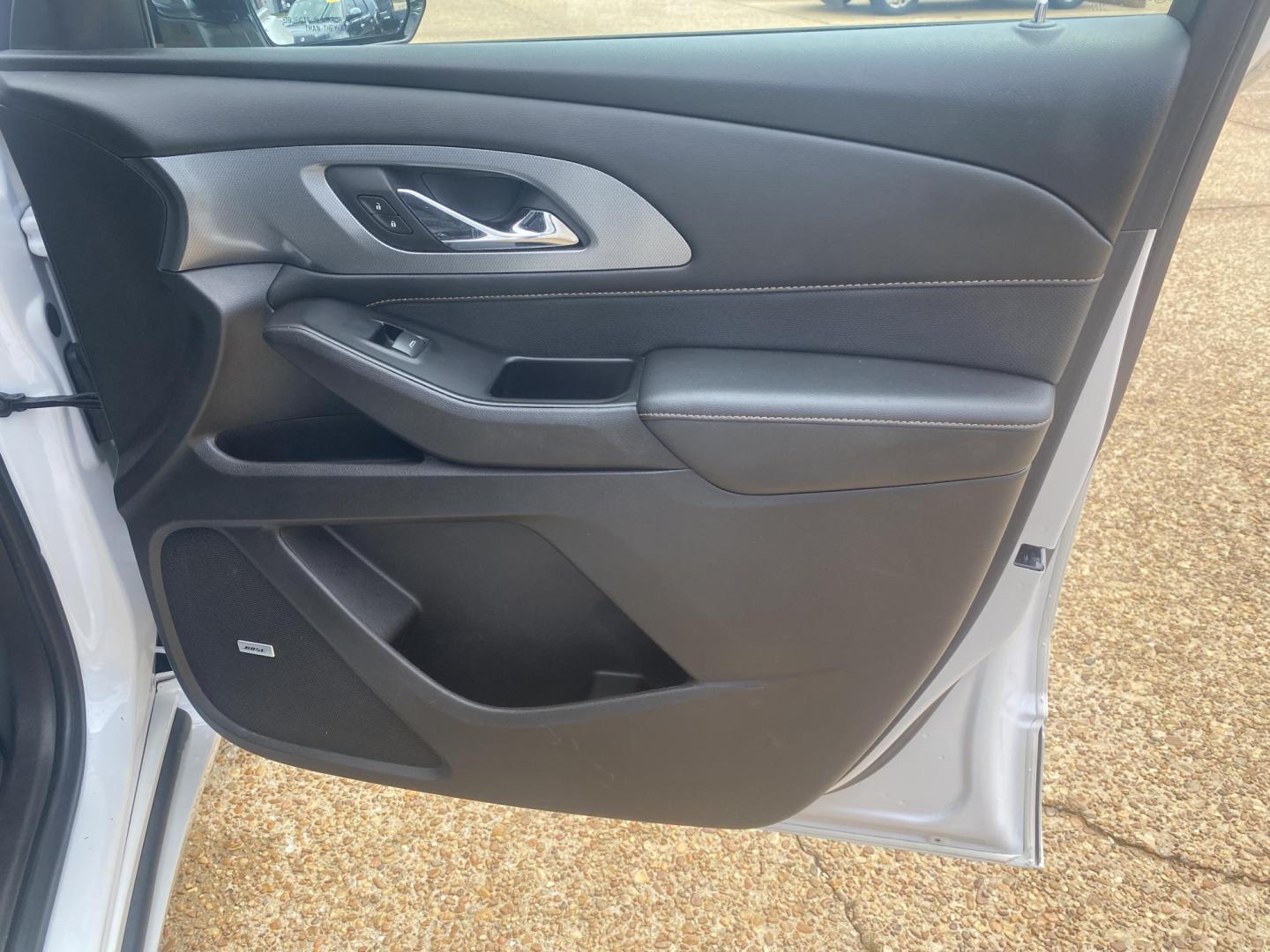 2018 WHITE CHEVROLET TRAVERSE PREMIER (1GNERKKW1JJ) , located at 922 W. Beacon St., Philadelphia, MS, 39350, (601) 650-3675, 32.770447, -89.127151 - Photo#11
