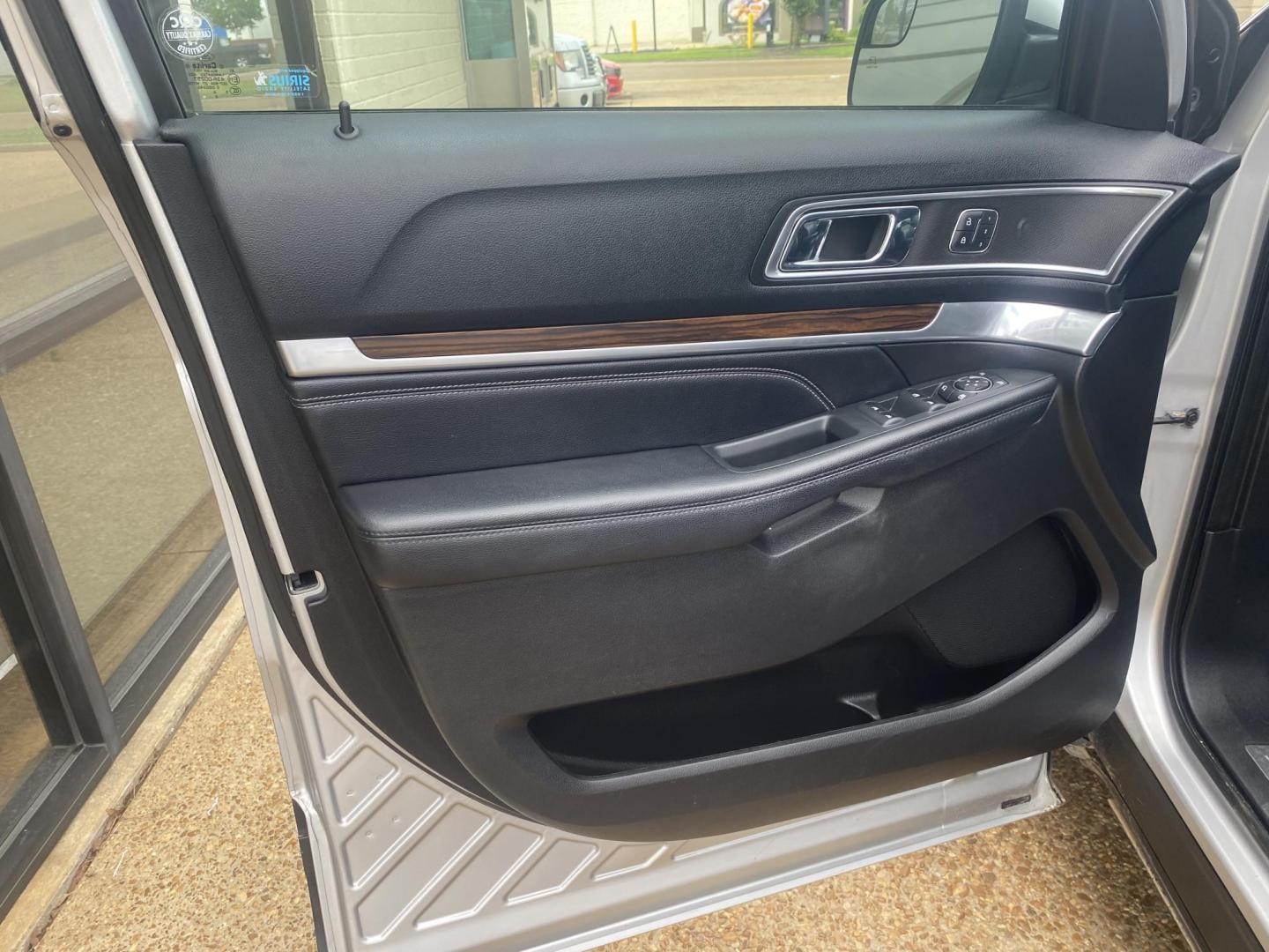 2016 SILVER FORD EXPLORER LIMITED (1FM5K7F89GG) , located at 922 W. Beacon St., Philadelphia, MS, 39350, (601) 650-3675, 32.770447, -89.127151 - Photo#8