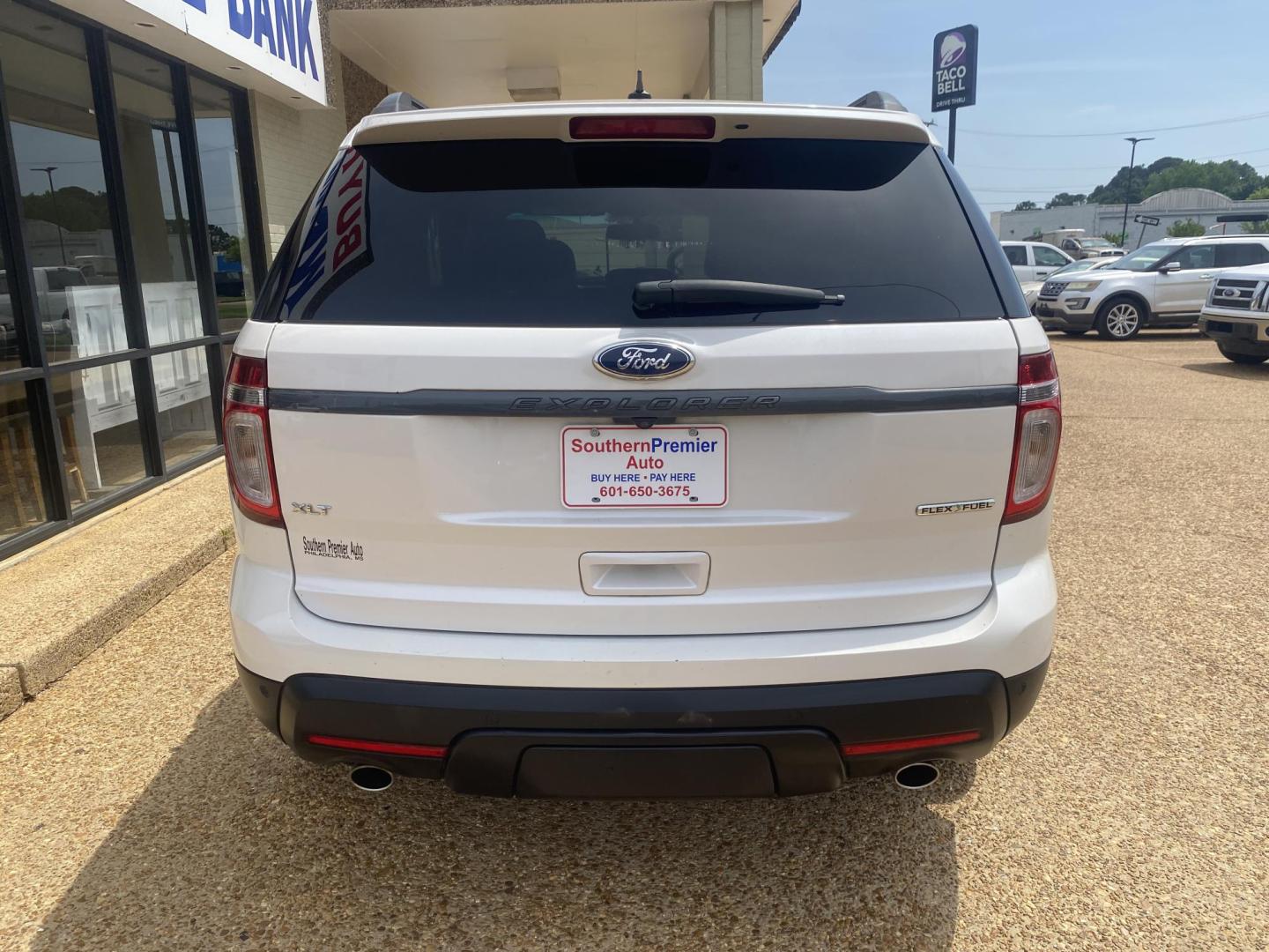 2015 WHITE FORD EXPLORER XLT (1FM5K7D82FG) , located at 922 W. Beacon St., Philadelphia, MS, 39350, (601) 650-3675, 32.770447, -89.127151 - Photo#4