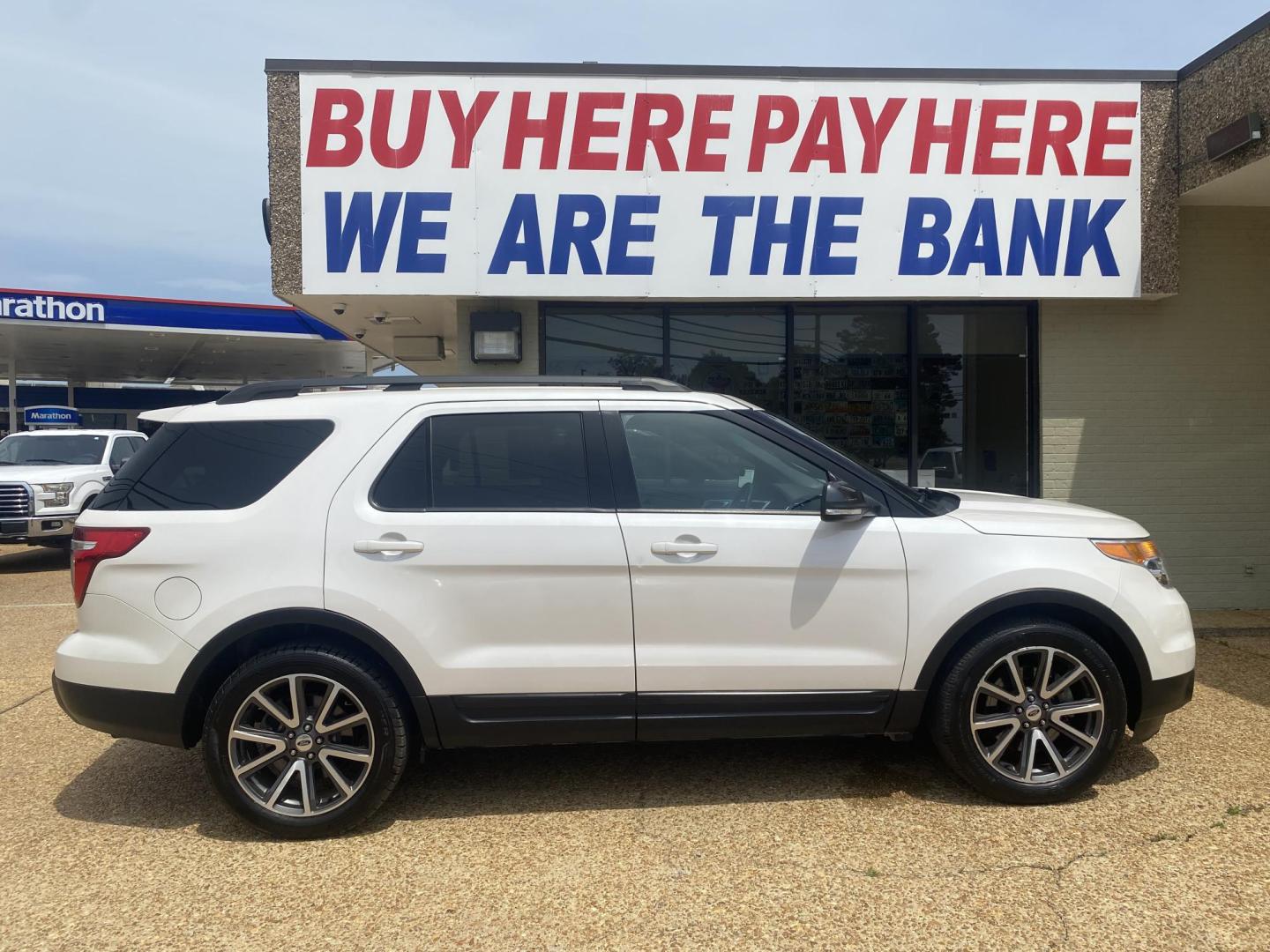 2015 WHITE FORD EXPLORER XLT (1FM5K7D82FG) , located at 922 W. Beacon St., Philadelphia, MS, 39350, (601) 650-3675, 32.770447, -89.127151 - Photo#6