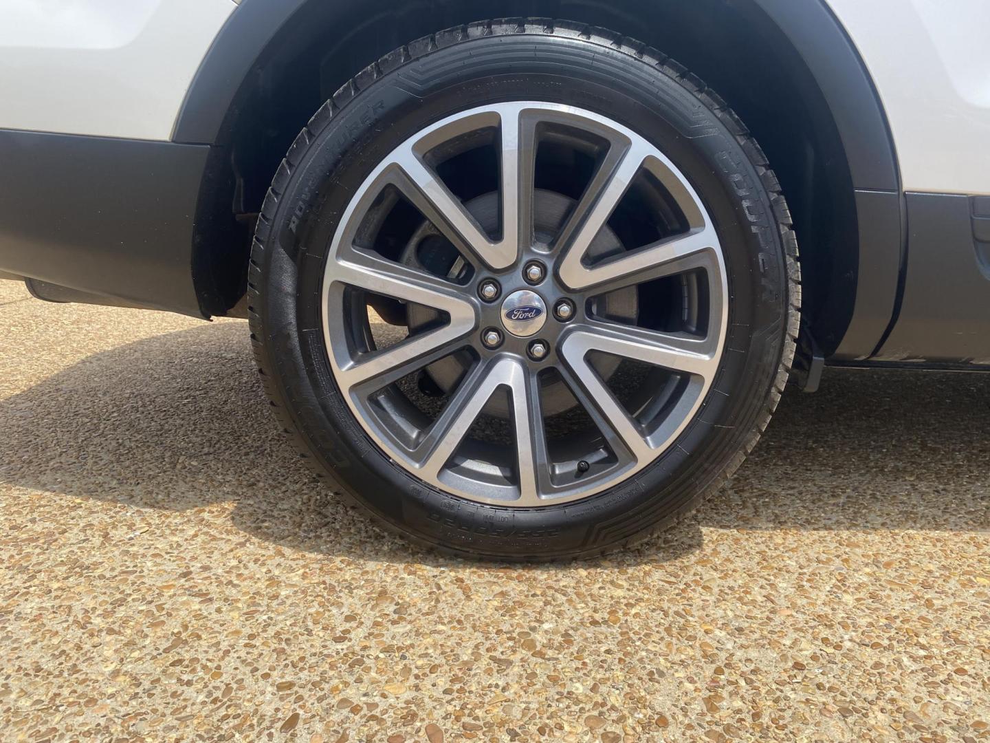 2015 WHITE FORD EXPLORER XLT (1FM5K7D82FG) , located at 922 W. Beacon St., Philadelphia, MS, 39350, (601) 650-3675, 32.770447, -89.127151 - Photo#7