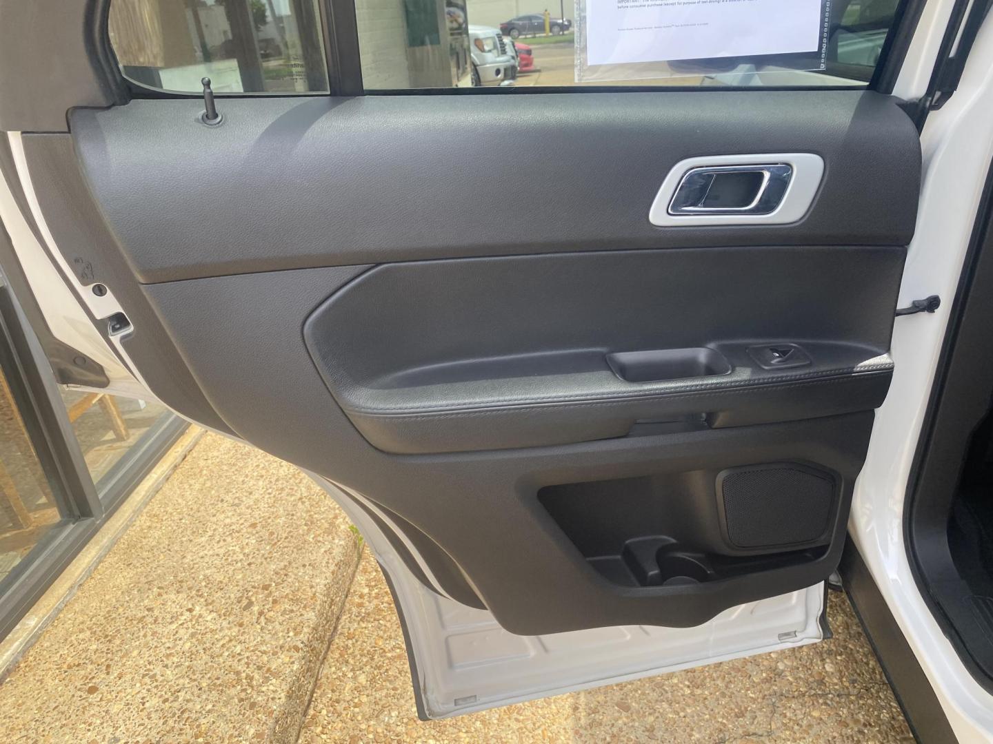 2015 WHITE FORD EXPLORER XLT (1FM5K7D82FG) , located at 922 W. Beacon St., Philadelphia, MS, 39350, (601) 650-3675, 32.770447, -89.127151 - Photo#12