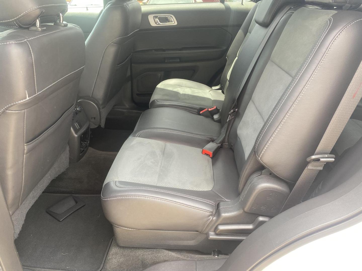 2015 WHITE FORD EXPLORER XLT (1FM5K7D82FG) , located at 922 W. Beacon St., Philadelphia, MS, 39350, (601) 650-3675, 32.770447, -89.127151 - Photo#13