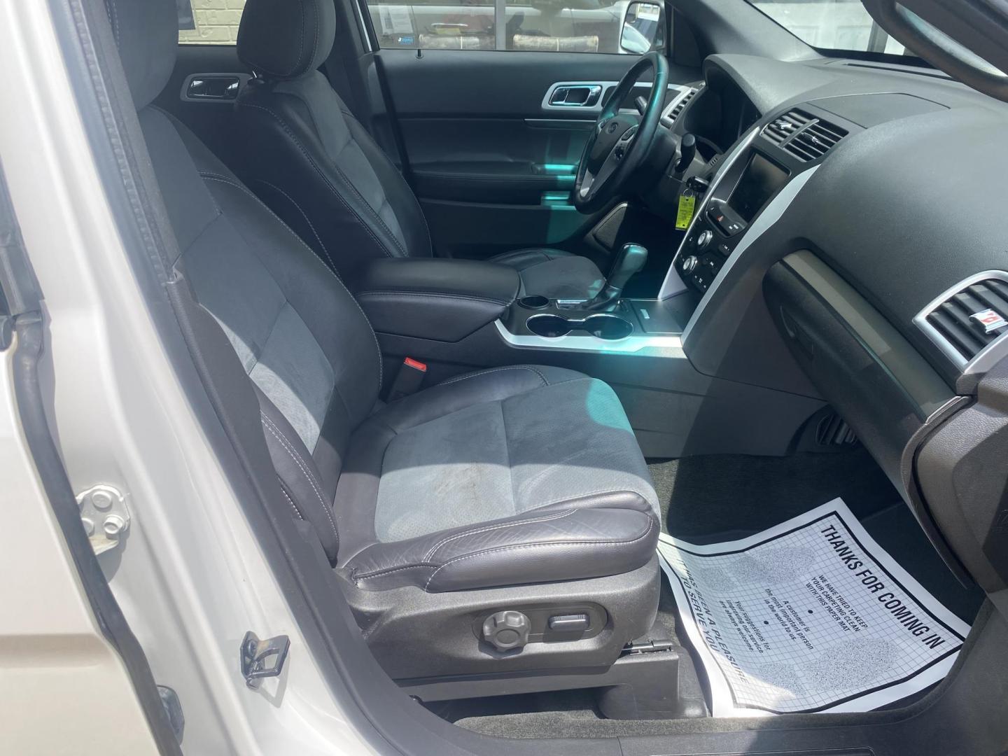2015 WHITE FORD EXPLORER XLT (1FM5K7D82FG) , located at 922 W. Beacon St., Philadelphia, MS, 39350, (601) 650-3675, 32.770447, -89.127151 - Photo#10