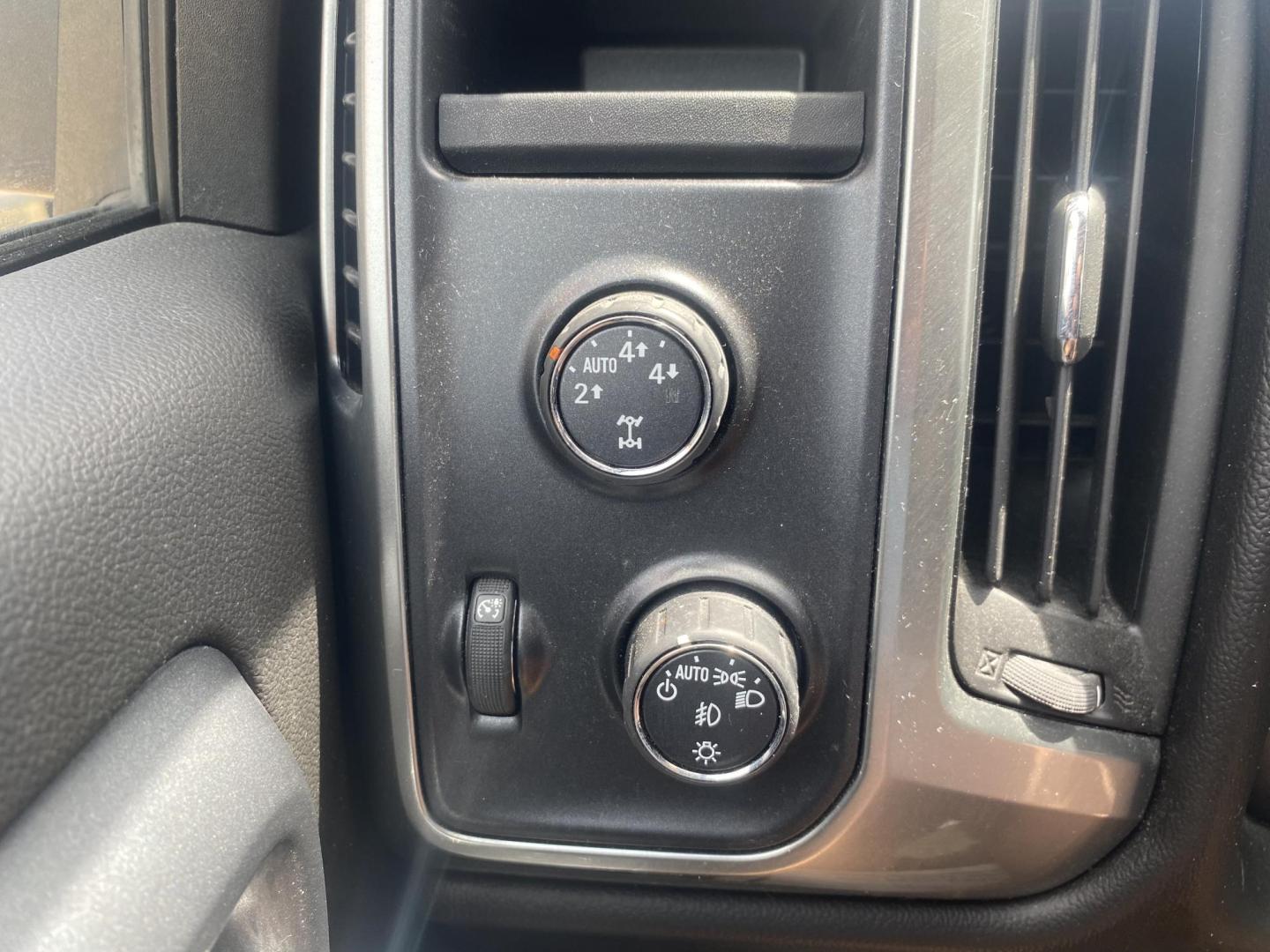 2014 RED CHEVROLET SILVERADO LT (3GCUKREC1EG) , located at 922 W. Beacon St., Philadelphia, MS, 39350, (601) 650-3675, 32.770447, -89.127151 - Photo#18