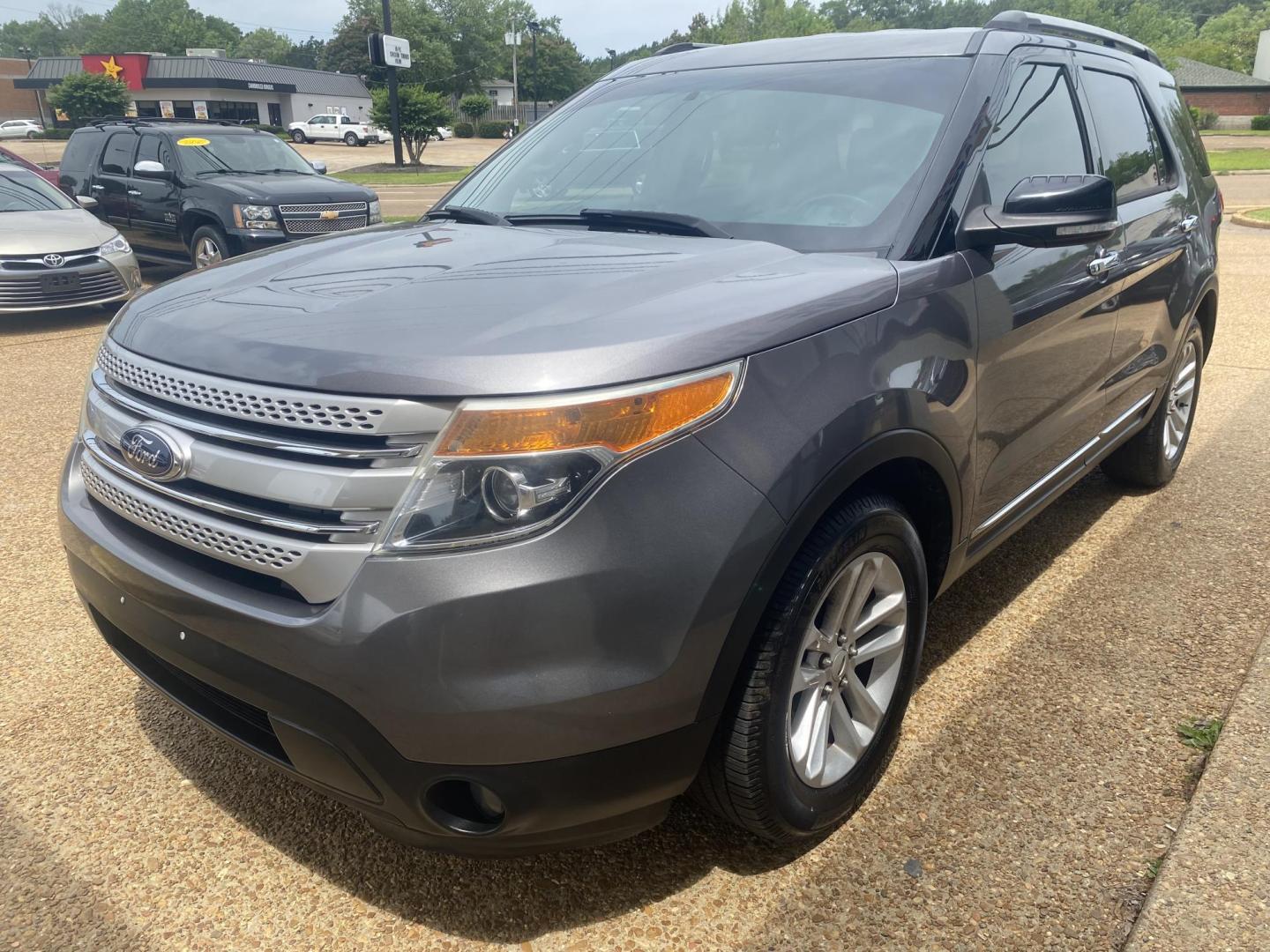 2014 GRAY FORD EXPLORER XLT (1FM5K7D86EG) , located at 922 W. Beacon St., Philadelphia, MS, 39350, (601) 650-3675, 32.770447, -89.127151 - Photo#2