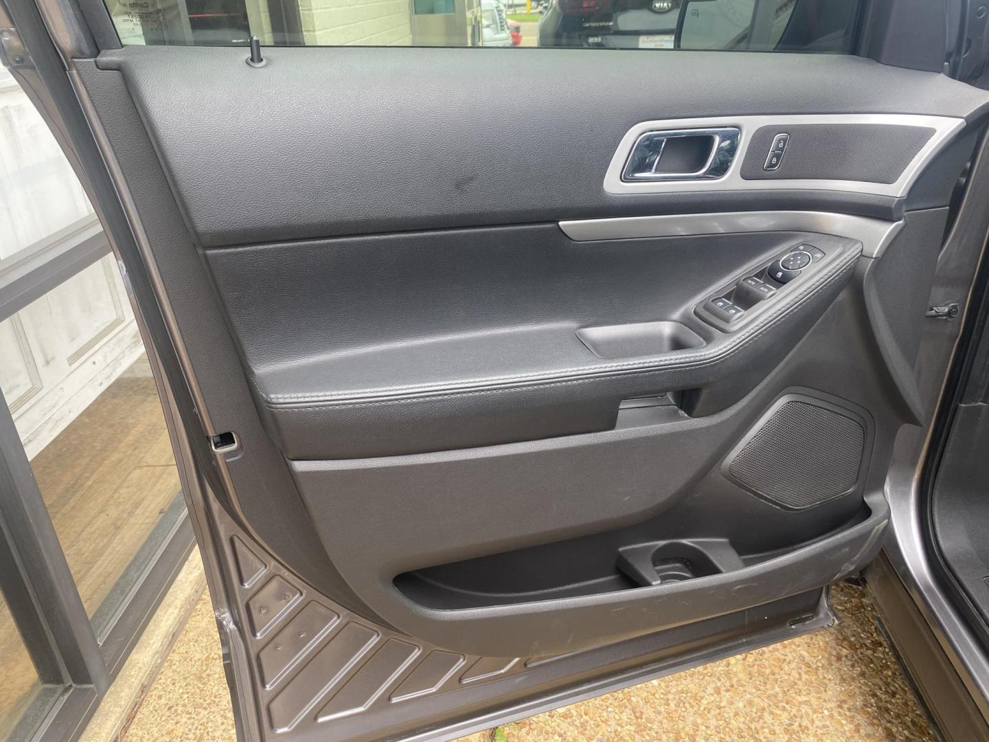 2014 GRAY FORD EXPLORER XLT (1FM5K7D86EG) , located at 922 W. Beacon St., Philadelphia, MS, 39350, (601) 650-3675, 32.770447, -89.127151 - Photo#8