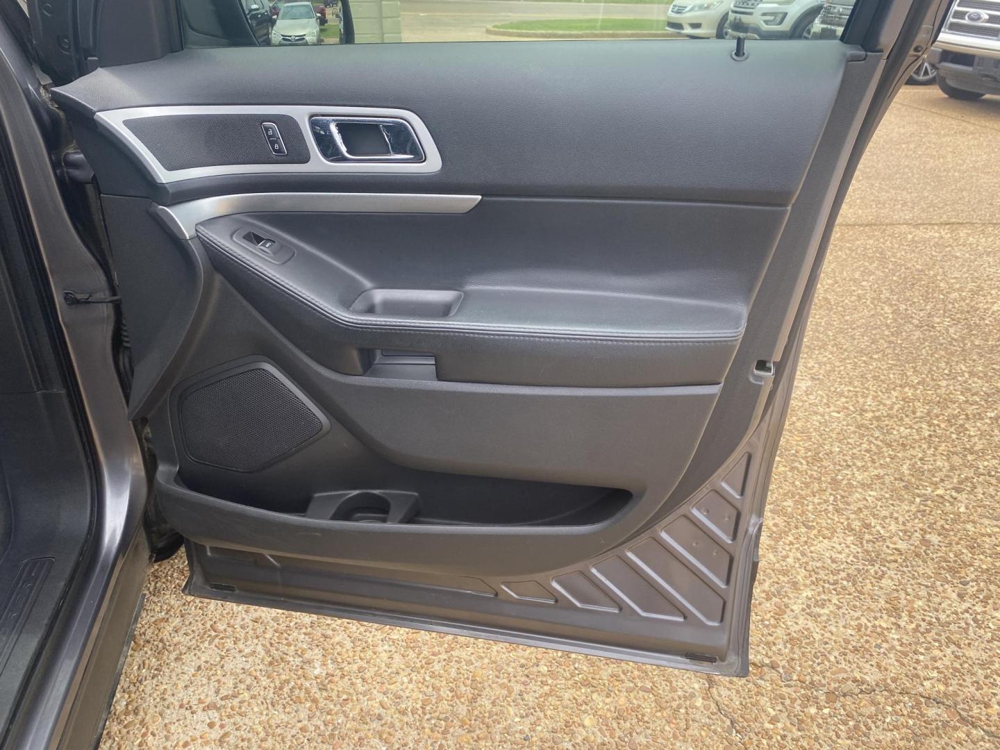 2014 GRAY FORD EXPLORER XLT (1FM5K7D86EG) , located at 922 W. Beacon St., Philadelphia, MS, 39350, (601) 650-3675, 32.770447, -89.127151 - Photo#11