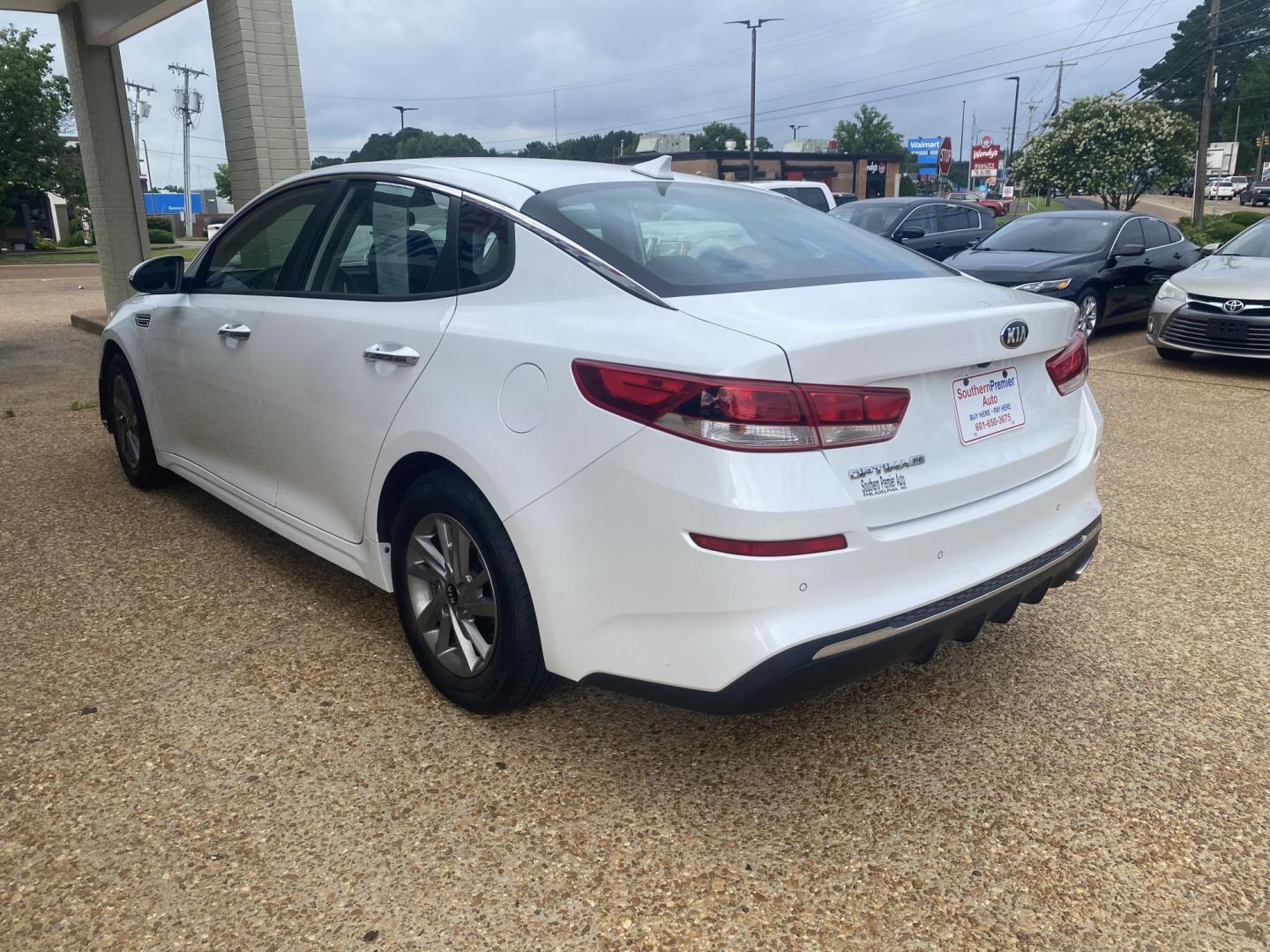 2020 WHITE KIA OPTIMA LX (5XXGT4L38LG) , located at 922 W. Beacon St., Philadelphia, MS, 39350, (601) 650-3675, 32.770447, -89.127151 - Photo#3