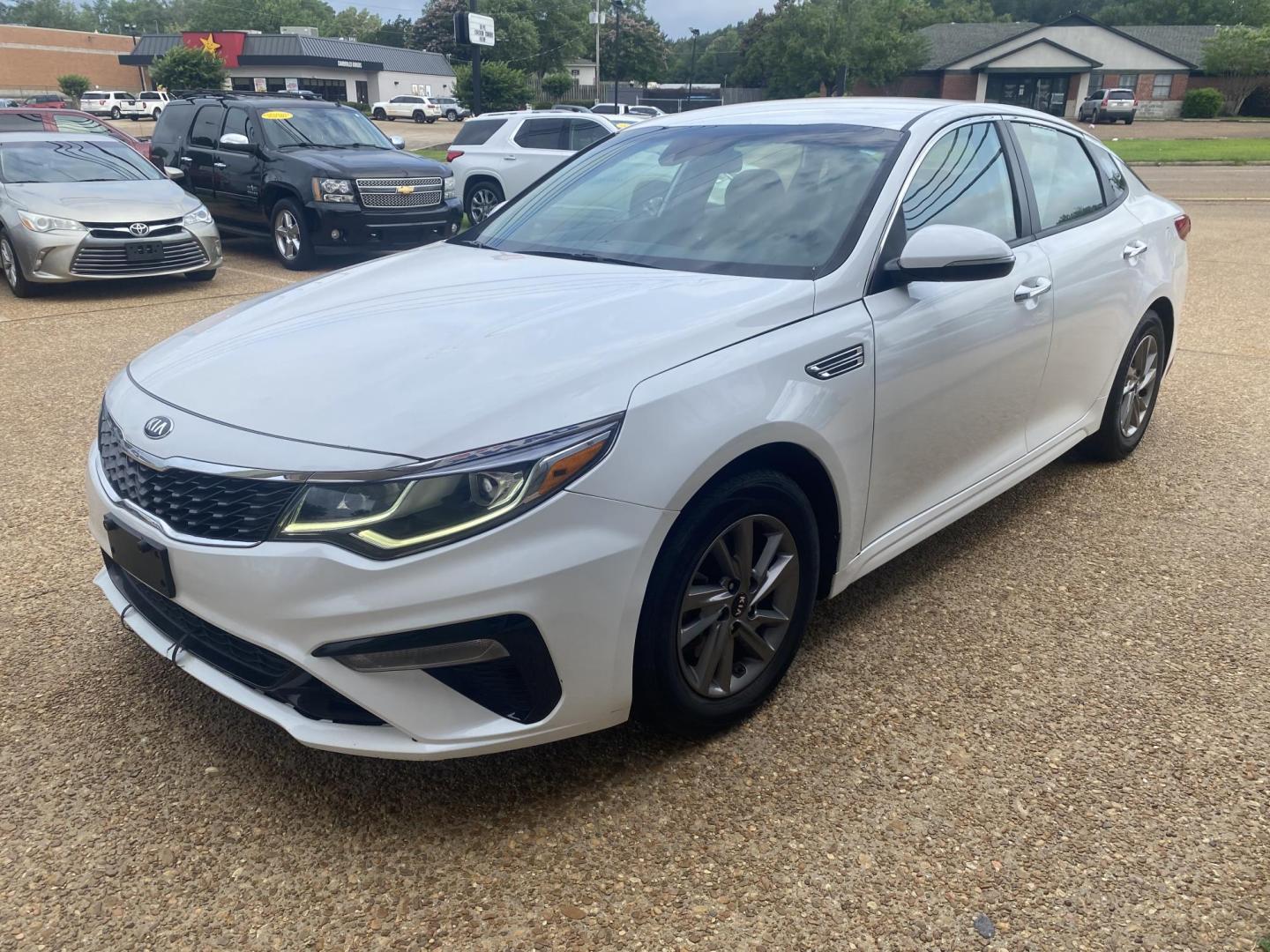 2020 WHITE KIA OPTIMA LX (5XXGT4L38LG) , located at 922 W. Beacon St., Philadelphia, MS, 39350, (601) 650-3675, 32.770447, -89.127151 - Photo#2