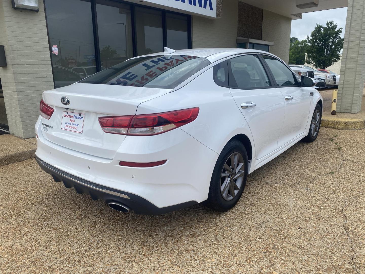 2020 WHITE KIA OPTIMA LX (5XXGT4L38LG) , located at 922 W. Beacon St., Philadelphia, MS, 39350, (601) 650-3675, 32.770447, -89.127151 - Photo#5