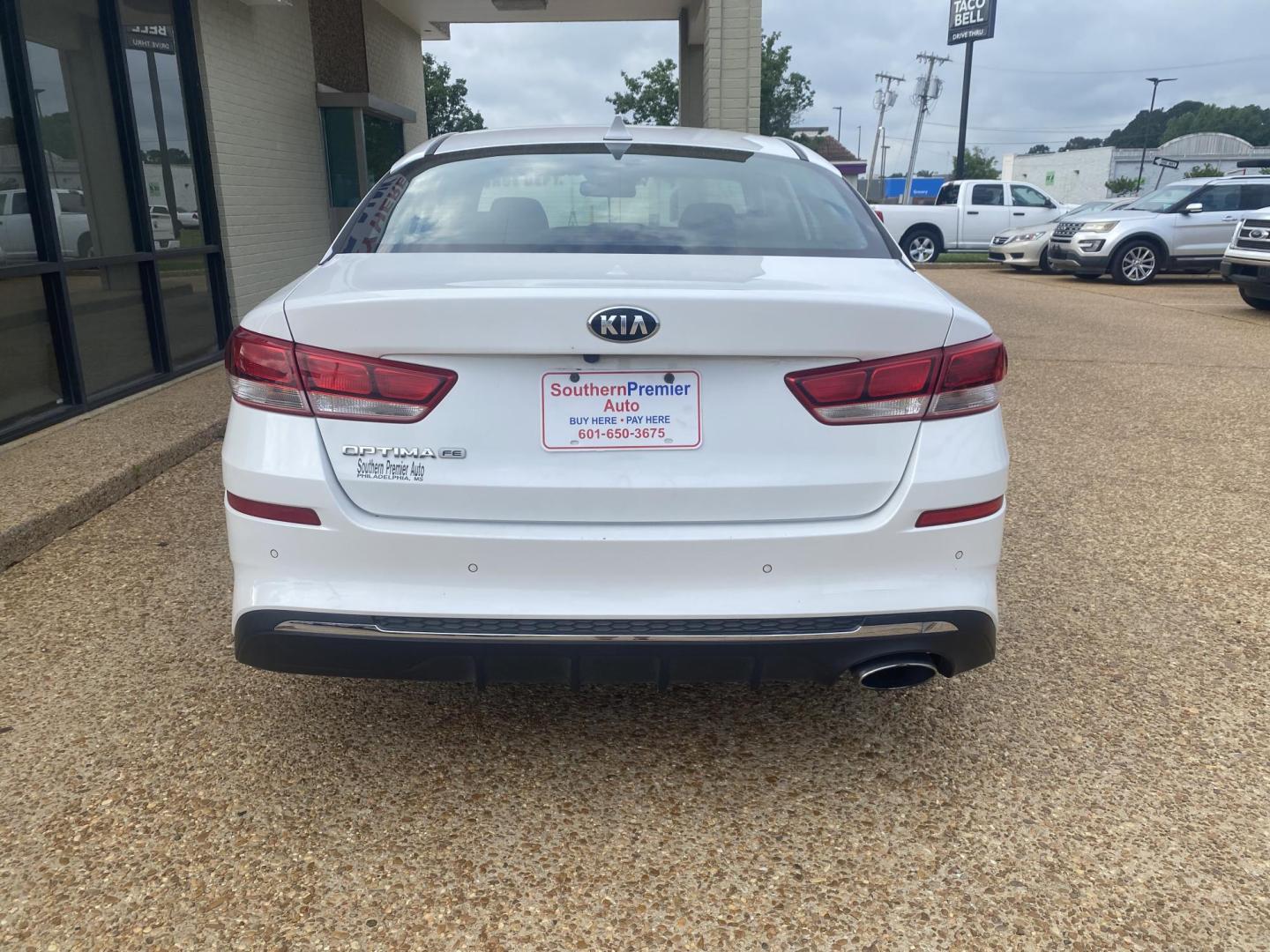 2020 WHITE KIA OPTIMA LX (5XXGT4L38LG) , located at 922 W. Beacon St., Philadelphia, MS, 39350, (601) 650-3675, 32.770447, -89.127151 - Photo#4