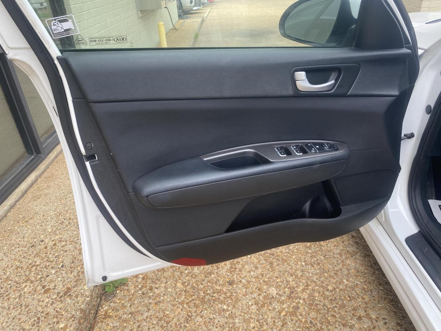 2020 WHITE KIA OPTIMA LX (5XXGT4L38LG) , located at 922 W. Beacon St., Philadelphia, MS, 39350, (601) 650-3675, 32.770447, -89.127151 - Photo#8