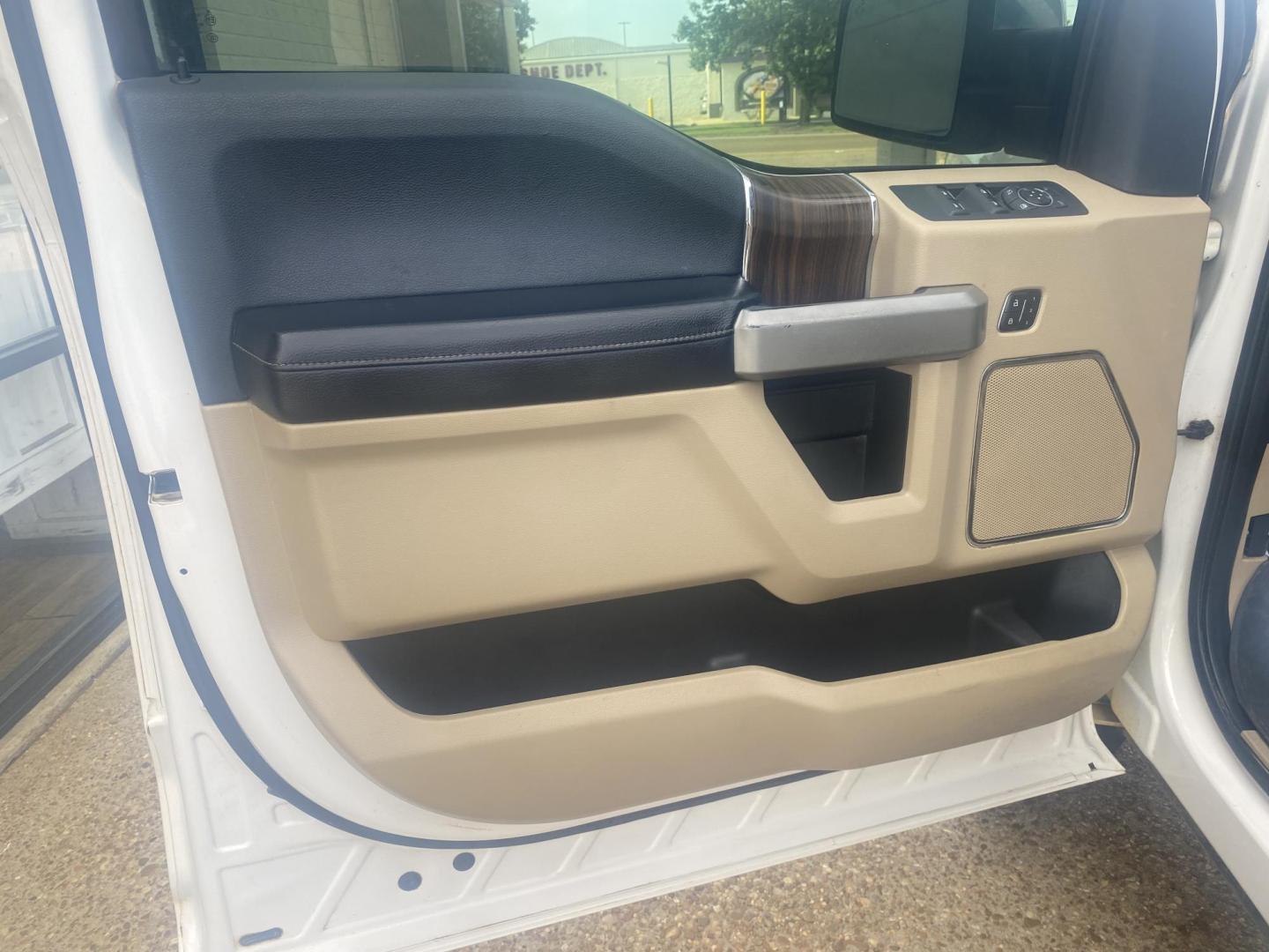 2016 WHITE FORD F-150 LARIAT (1FTEW1EF4GF) , located at 922 W. Beacon St., Philadelphia, MS, 39350, (601) 650-3675, 32.770447, -89.127151 - Photo#8