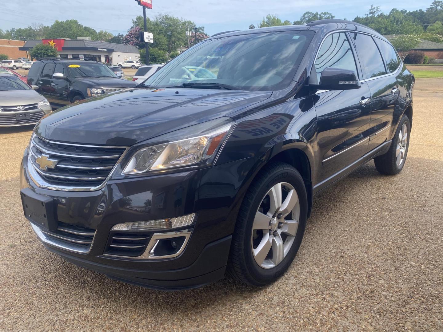 2015 GRAY CHEVROLET TRAVERSE LTZ (1GNKRJKD6FJ) , located at 922 W. Beacon St., Philadelphia, MS, 39350, (601) 650-3675, 32.770447, -89.127151 - Photo#2