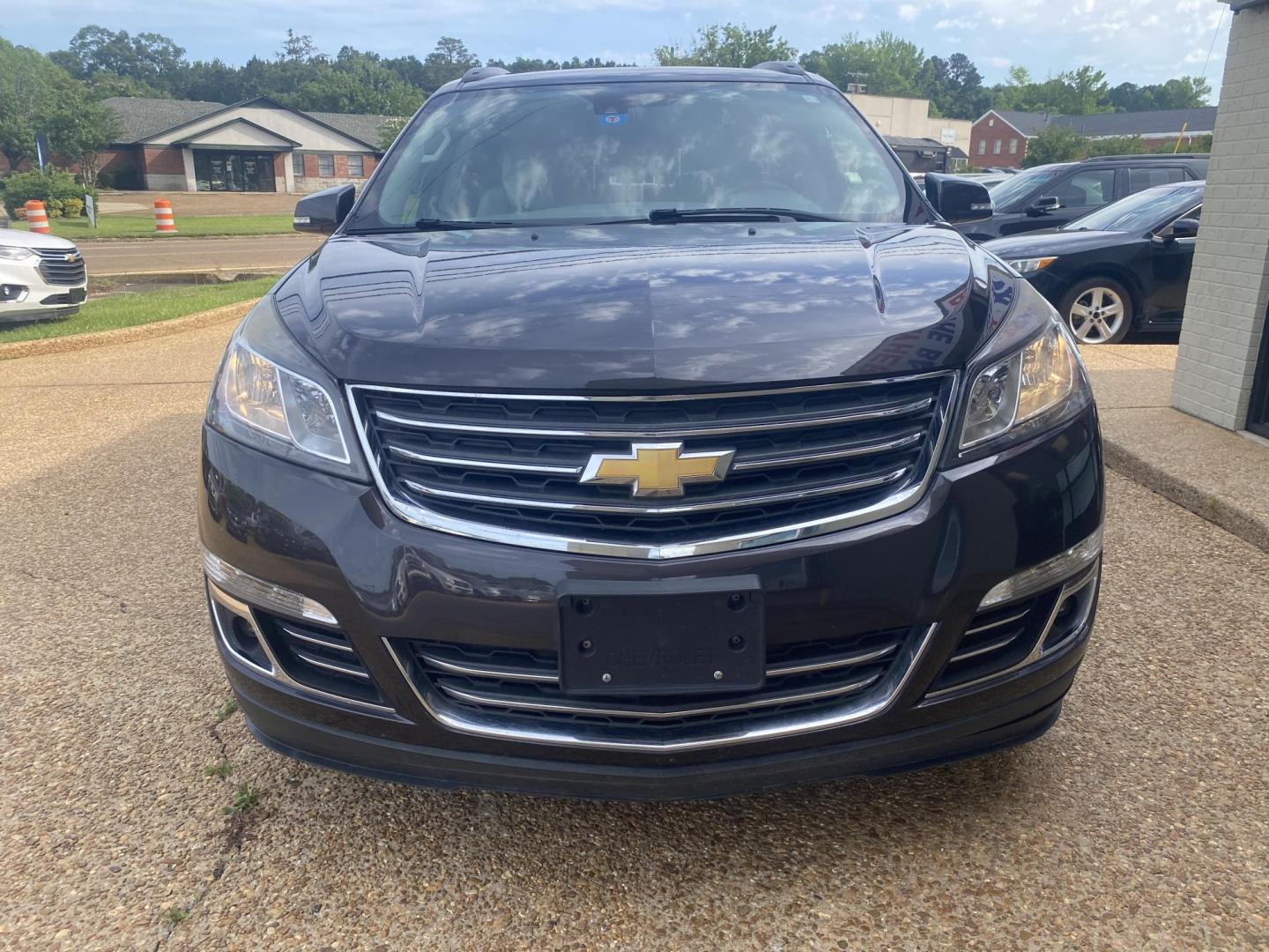 2015 GRAY CHEVROLET TRAVERSE LTZ (1GNKRJKD6FJ) , located at 922 W. Beacon St., Philadelphia, MS, 39350, (601) 650-3675, 32.770447, -89.127151 - Photo#1