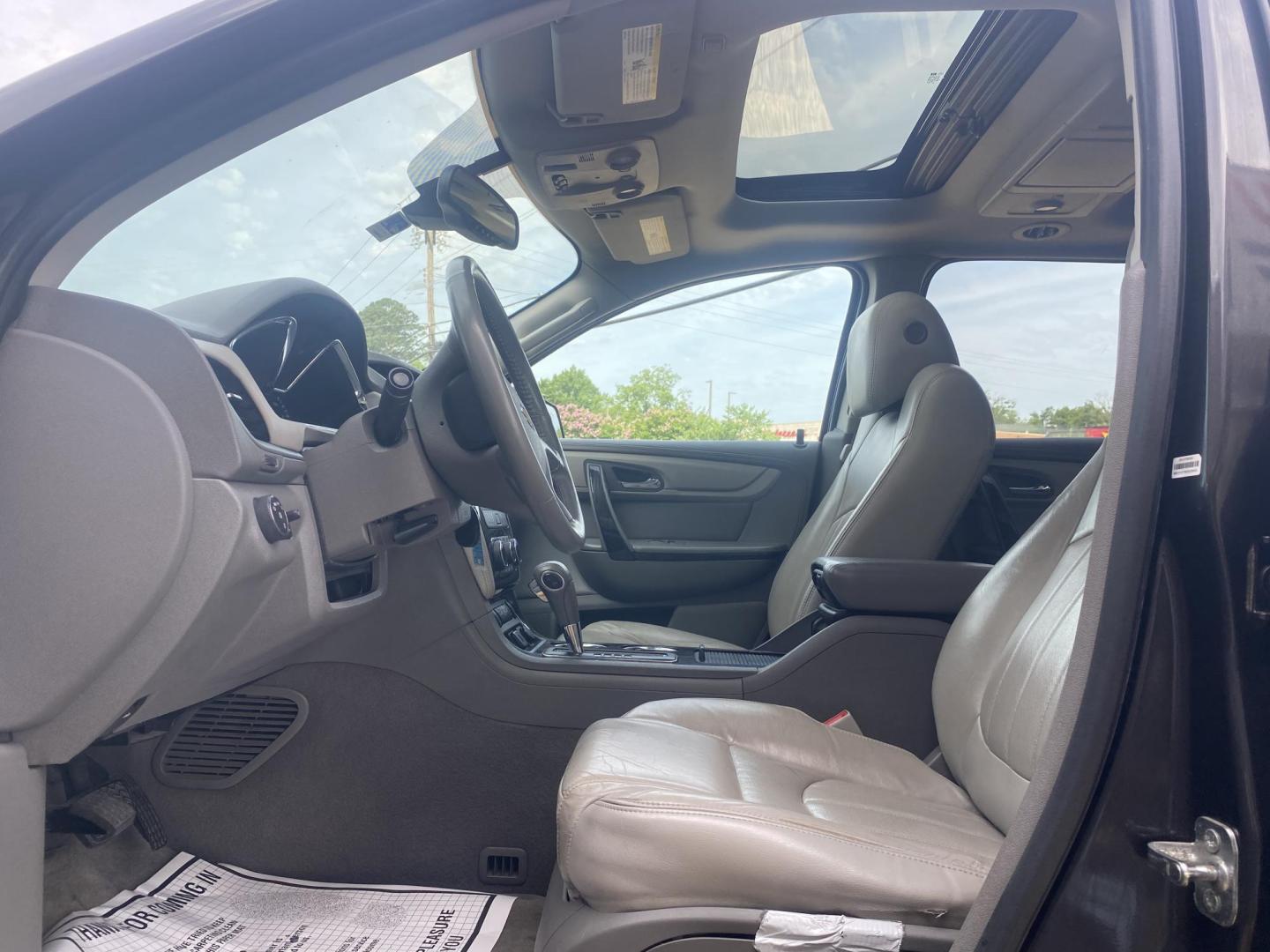 2015 GRAY CHEVROLET TRAVERSE LTZ (1GNKRJKD6FJ) , located at 922 W. Beacon St., Philadelphia, MS, 39350, (601) 650-3675, 32.770447, -89.127151 - Photo#9