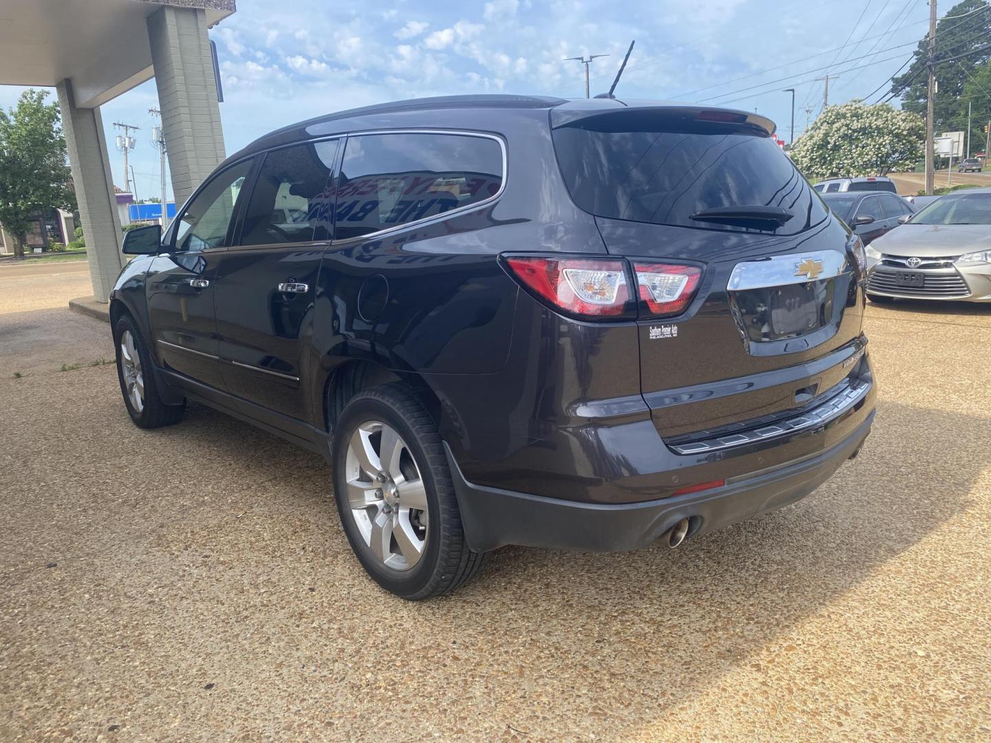 2015 GRAY CHEVROLET TRAVERSE LTZ (1GNKRJKD6FJ) , located at 922 W. Beacon St., Philadelphia, MS, 39350, (601) 650-3675, 32.770447, -89.127151 - Photo#3