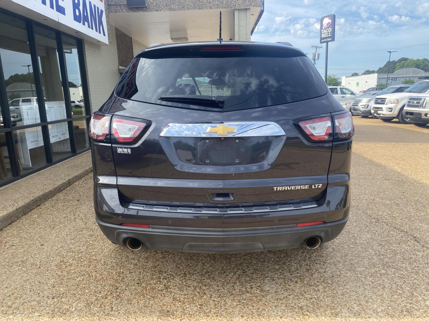 2015 GRAY CHEVROLET TRAVERSE LTZ (1GNKRJKD6FJ) , located at 922 W. Beacon St., Philadelphia, MS, 39350, (601) 650-3675, 32.770447, -89.127151 - Photo#4