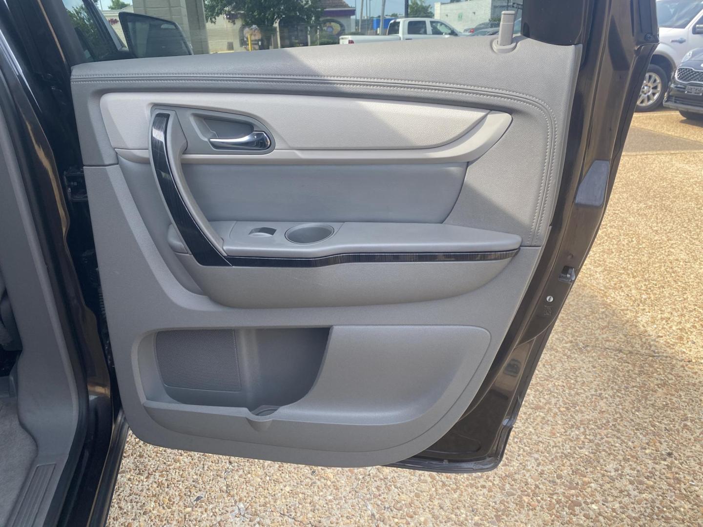 2015 GRAY CHEVROLET TRAVERSE LTZ (1GNKRJKD6FJ) , located at 922 W. Beacon St., Philadelphia, MS, 39350, (601) 650-3675, 32.770447, -89.127151 - Photo#15