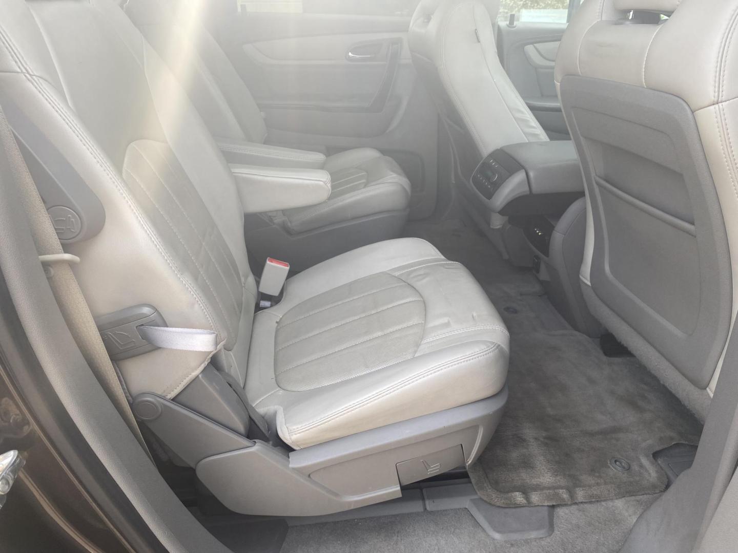 2015 GRAY CHEVROLET TRAVERSE LTZ (1GNKRJKD6FJ) , located at 922 W. Beacon St., Philadelphia, MS, 39350, (601) 650-3675, 32.770447, -89.127151 - Photo#13
