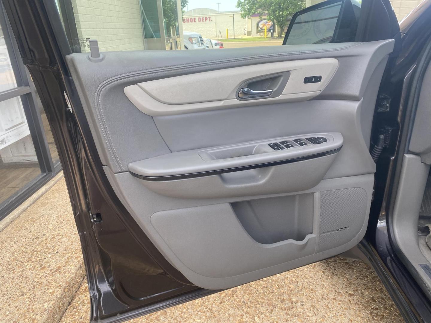 2015 GRAY CHEVROLET TRAVERSE LTZ (1GNKRJKD6FJ) , located at 922 W. Beacon St., Philadelphia, MS, 39350, (601) 650-3675, 32.770447, -89.127151 - Photo#8