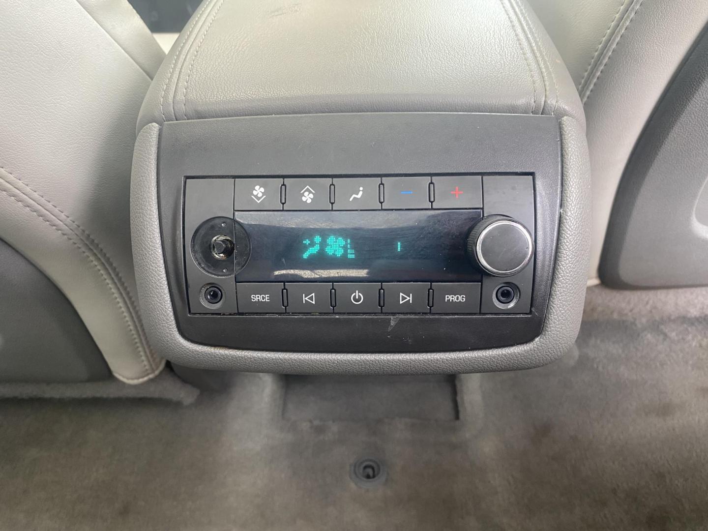 2015 GRAY CHEVROLET TRAVERSE LTZ (1GNKRJKD6FJ) , located at 922 W. Beacon St., Philadelphia, MS, 39350, (601) 650-3675, 32.770447, -89.127151 - Photo#19