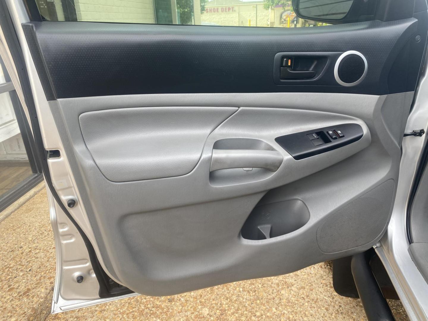 2013 SILVER TOYOTA TACOMA PRERUNNER (5TFTX4GN7DX) , located at 922 W. Beacon St., Philadelphia, MS, 39350, (601) 650-3675, 32.770447, -89.127151 - Photo#8
