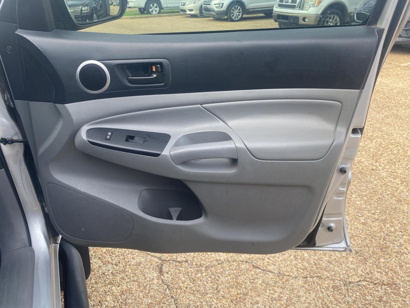 2013 SILVER TOYOTA TACOMA PRERUNNER (5TFTX4GN7DX) , located at 922 W. Beacon St., Philadelphia, MS, 39350, (601) 650-3675, 32.770447, -89.127151 - Photo#11