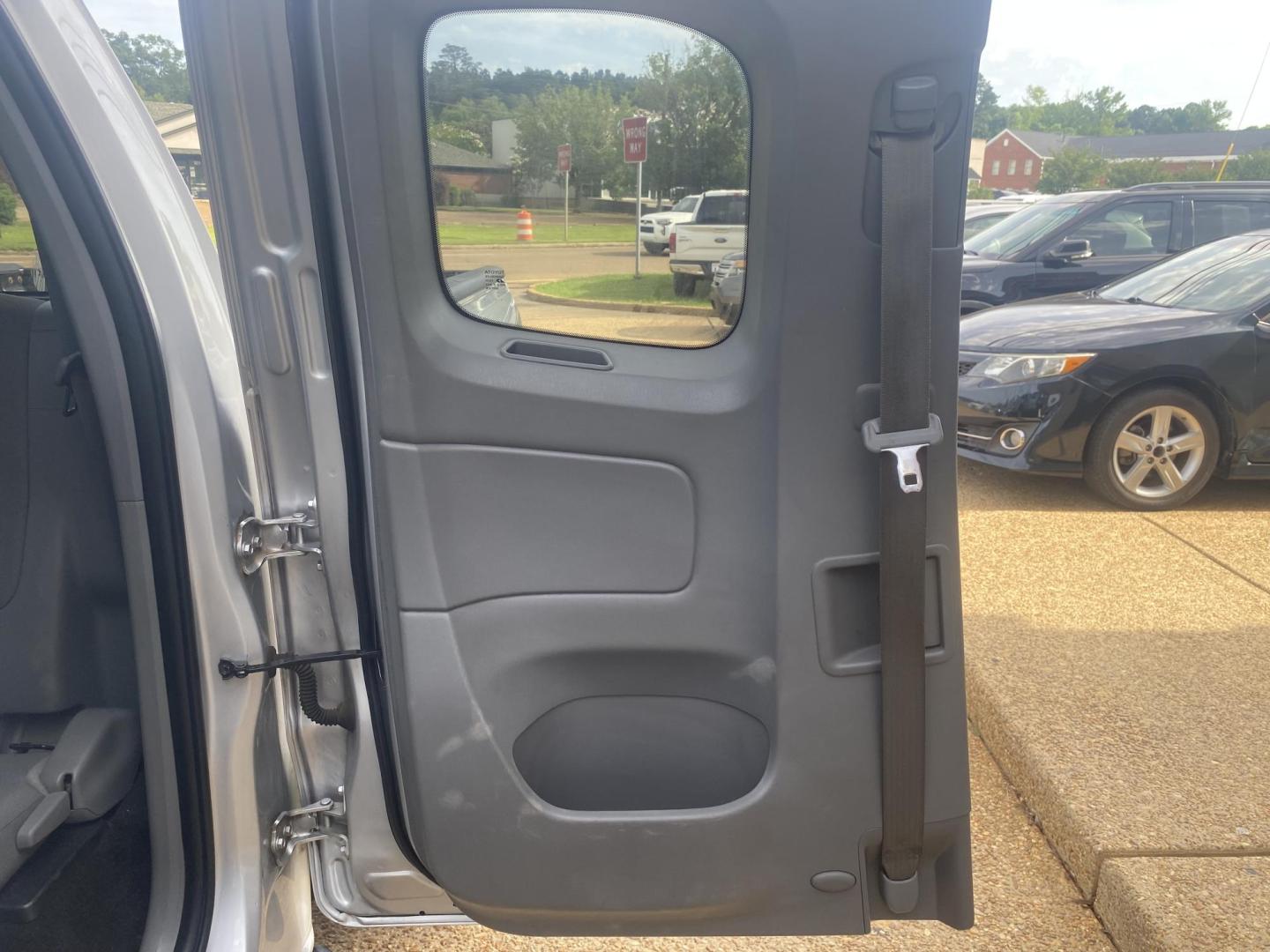 2013 SILVER TOYOTA TACOMA PRERUNNER (5TFTX4GN7DX) , located at 922 W. Beacon St., Philadelphia, MS, 39350, (601) 650-3675, 32.770447, -89.127151 - Photo#10