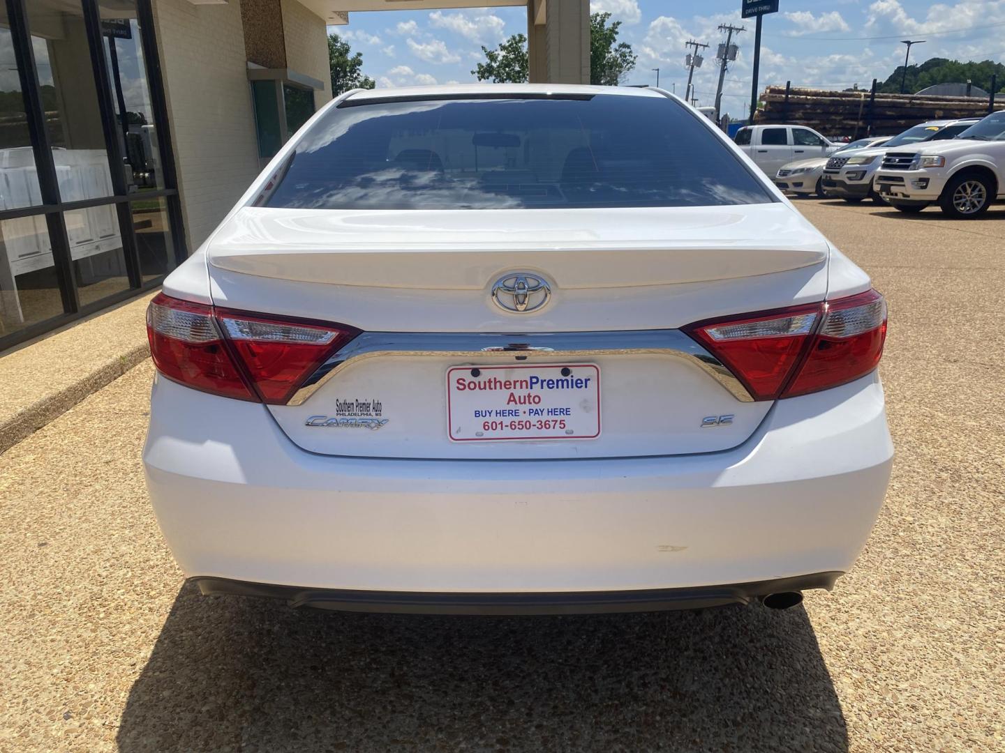 2016 WHITE TOYOTA CAMRY SE (4T1BF1FK8GU) , located at 922 W. Beacon St., Philadelphia, MS, 39350, (601) 650-3675, 32.770447, -89.127151 - Photo#4
