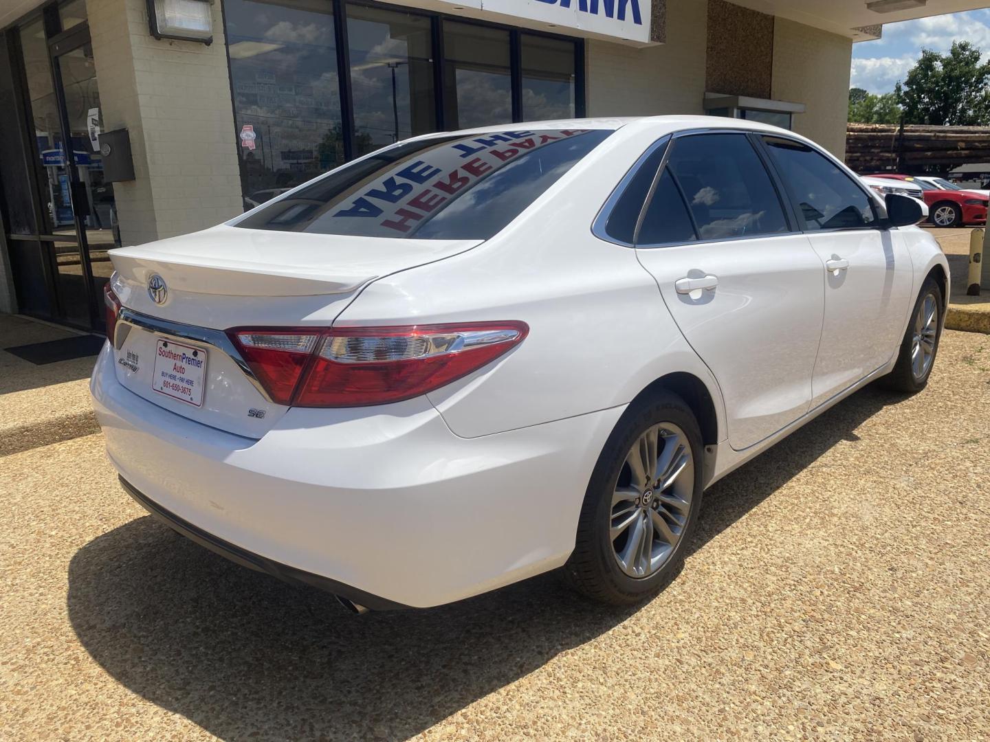 2016 WHITE TOYOTA CAMRY SE (4T1BF1FK8GU) , located at 922 W. Beacon St., Philadelphia, MS, 39350, (601) 650-3675, 32.770447, -89.127151 - Photo#5