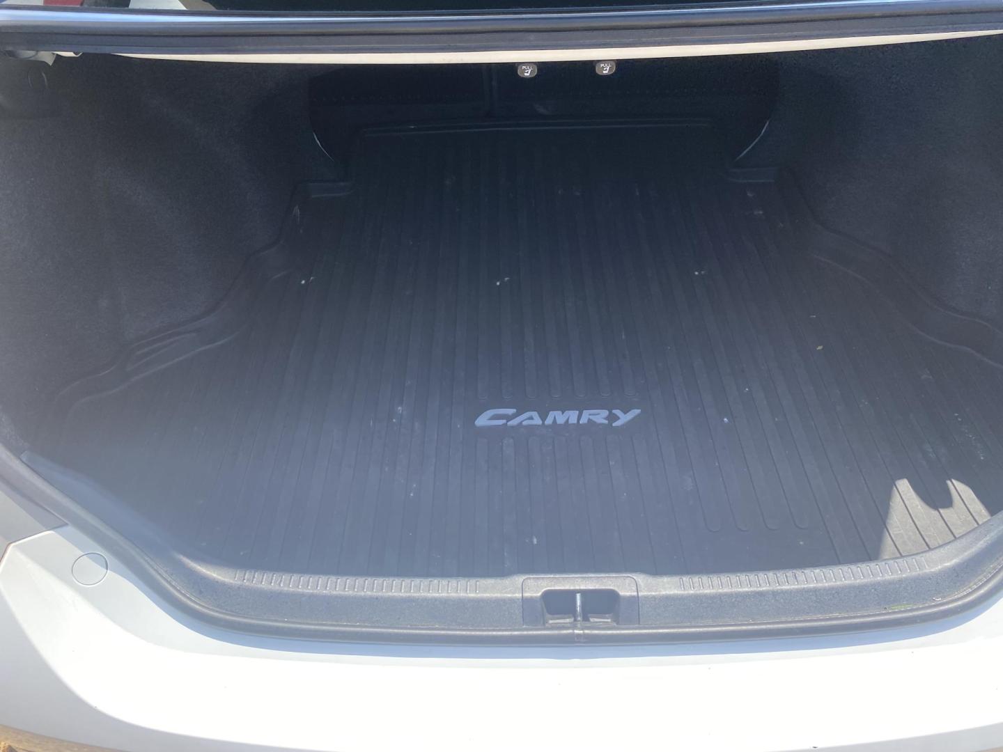 2016 WHITE TOYOTA CAMRY SE (4T1BF1FK8GU) , located at 922 W. Beacon St., Philadelphia, MS, 39350, (601) 650-3675, 32.770447, -89.127151 - Photo#18