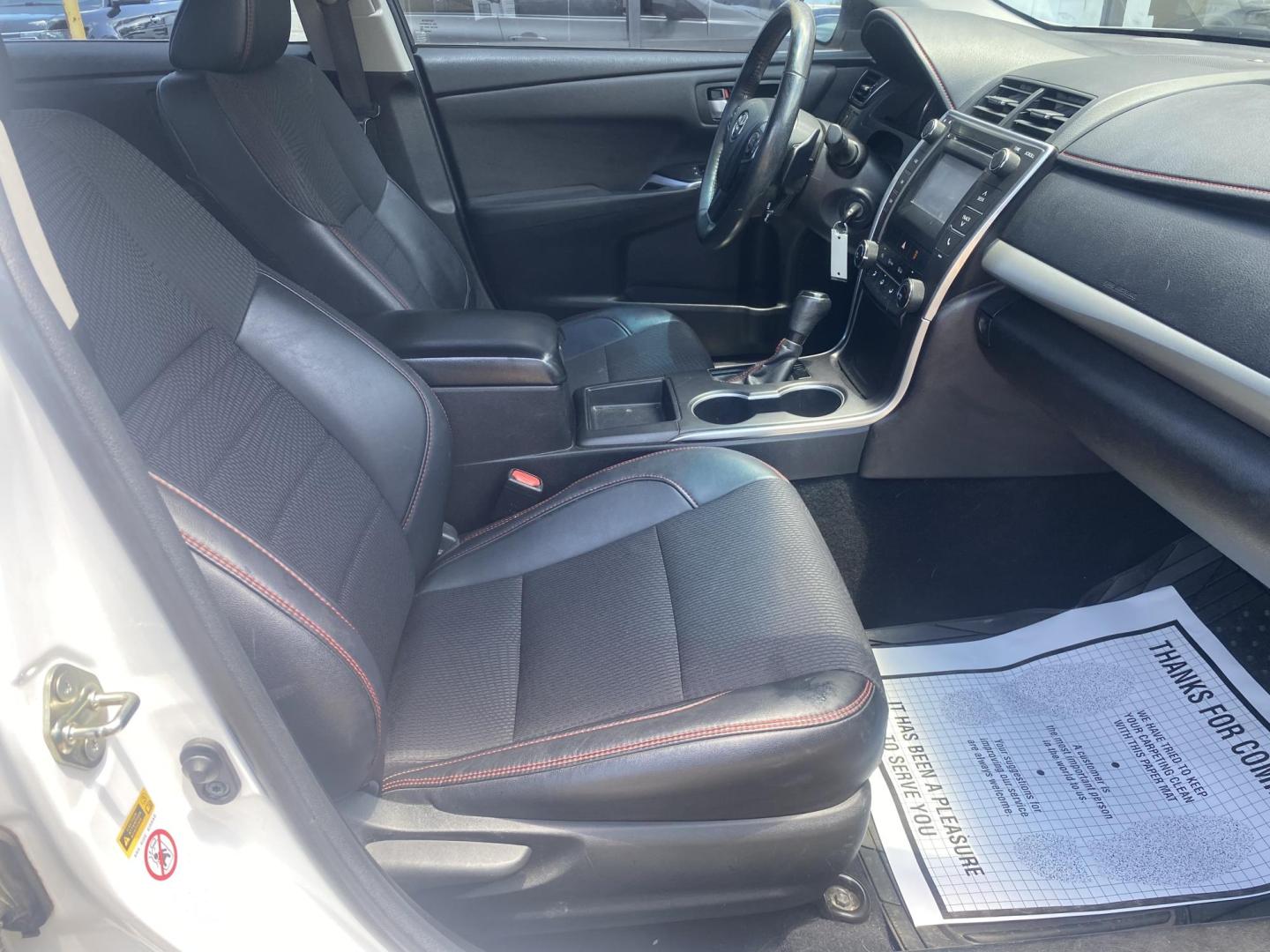 2016 WHITE TOYOTA CAMRY SE (4T1BF1FK8GU) , located at 922 W. Beacon St., Philadelphia, MS, 39350, (601) 650-3675, 32.770447, -89.127151 - Photo#10